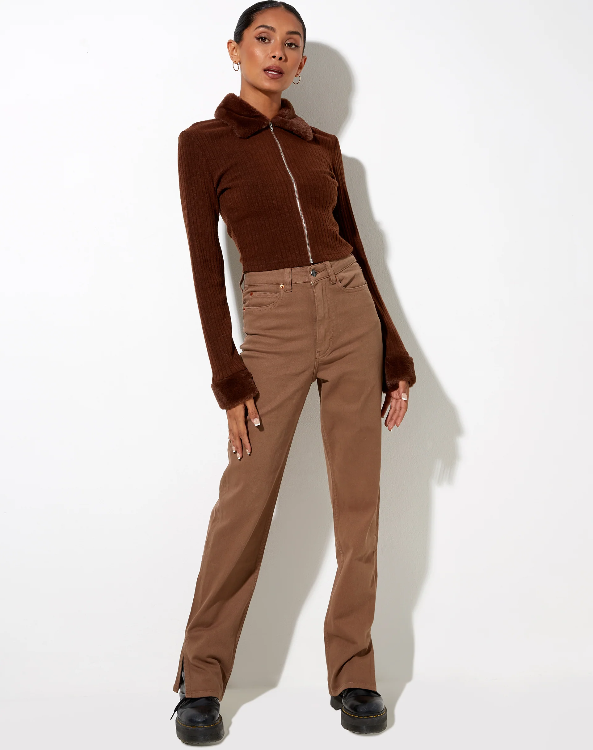 Loria Cardi in Chocolate - Image 3