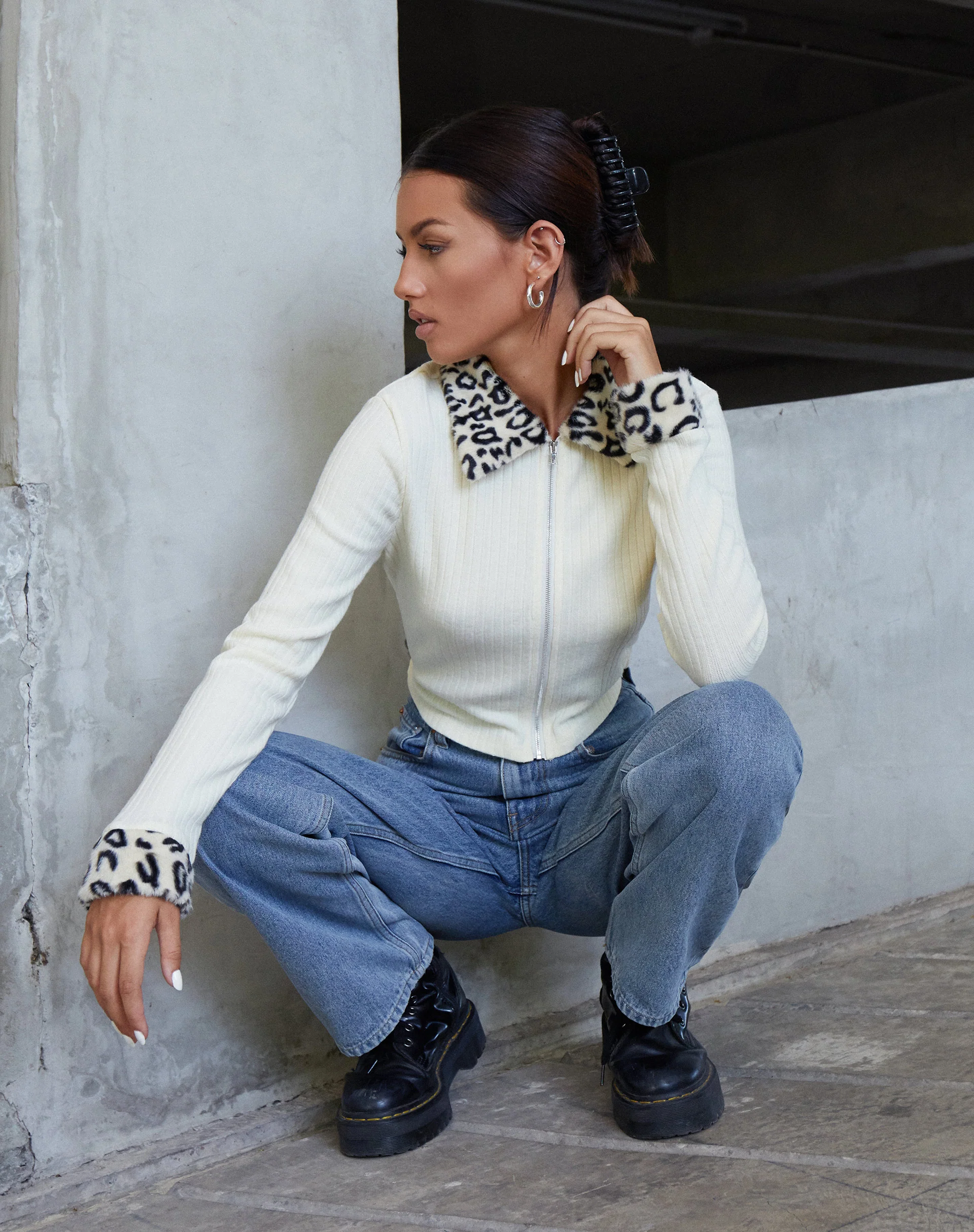 Loria Cardi in Rib Ivory with Beige Animal - Image 2