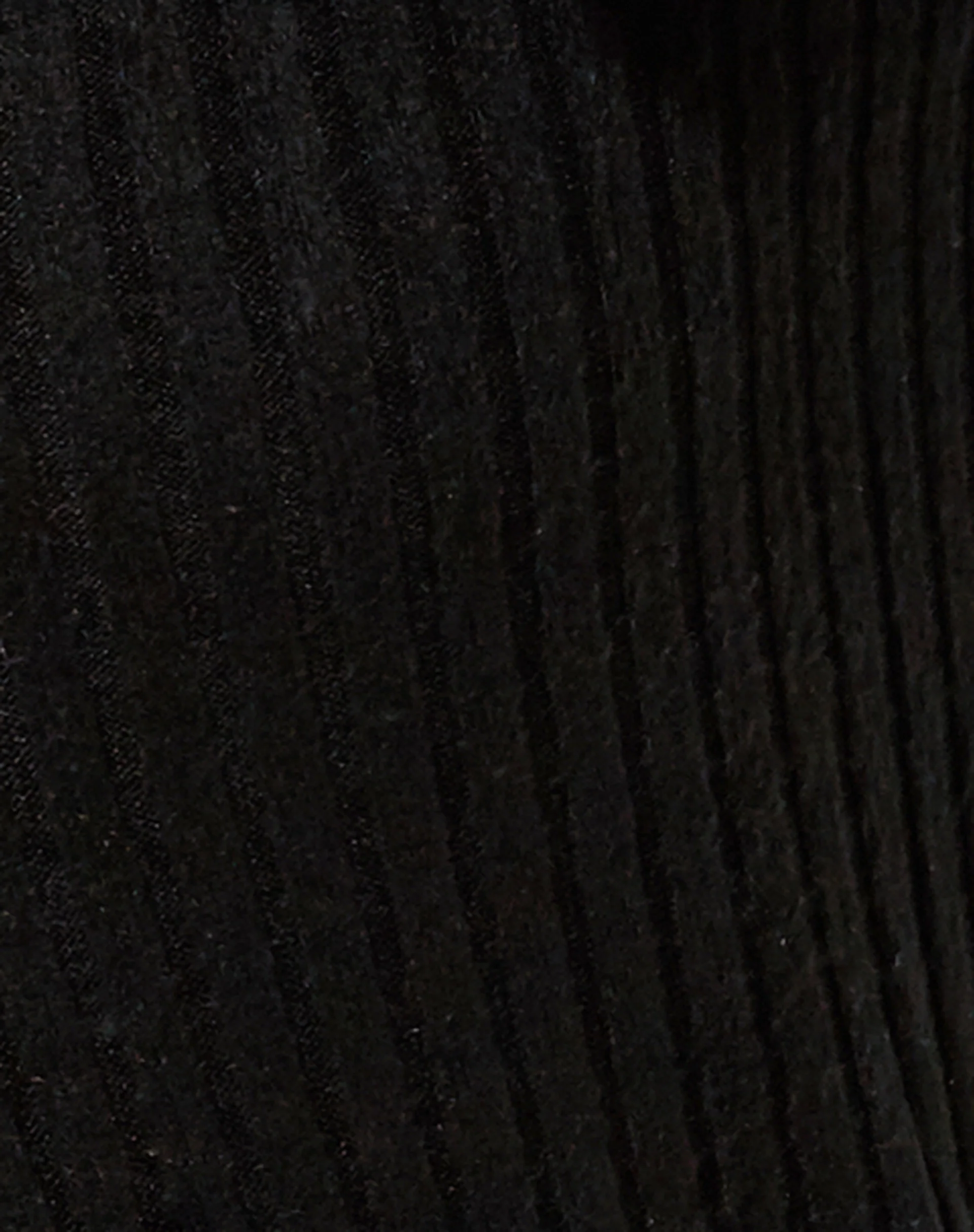 Lorina Cardi in Black - Image 6