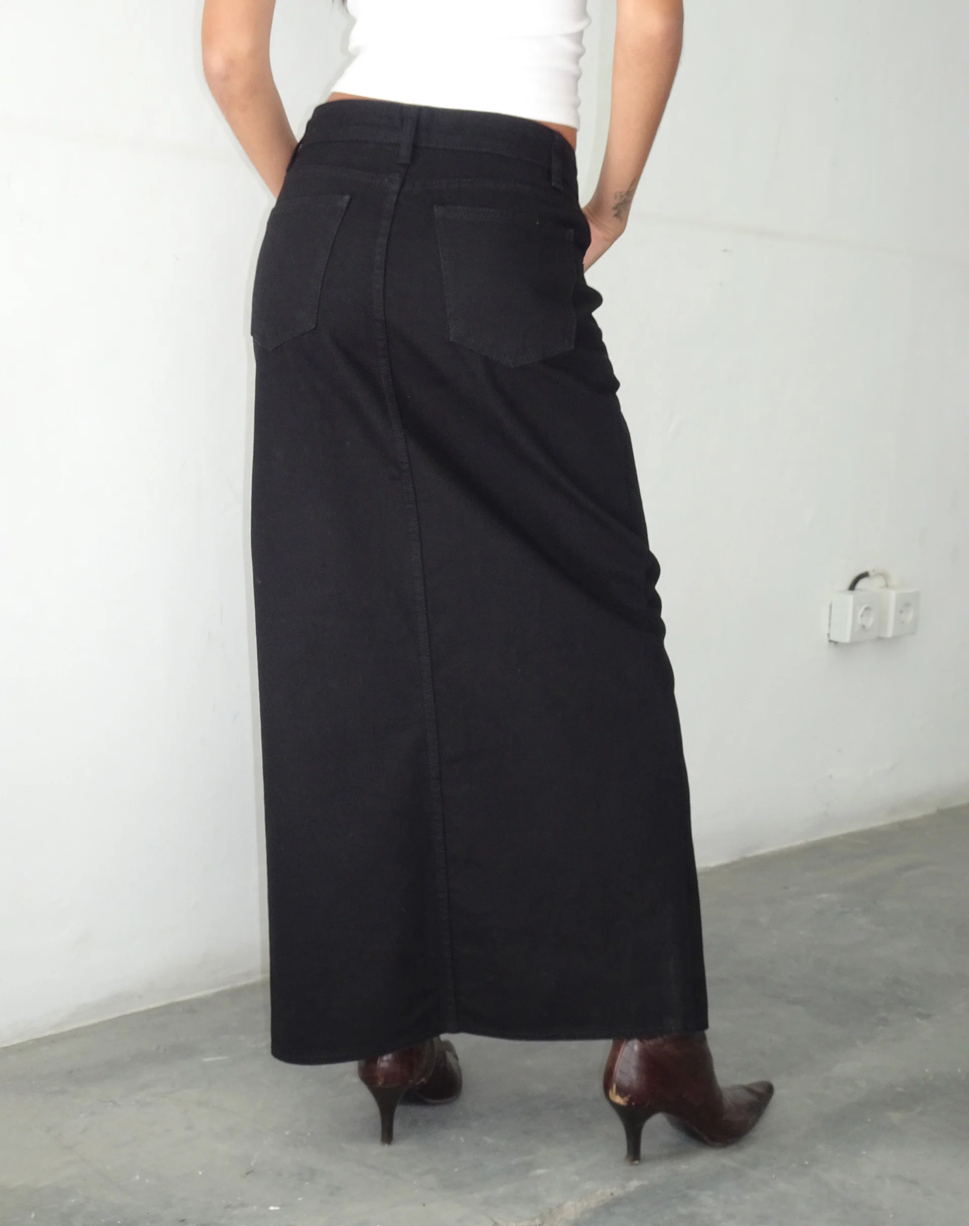 Low Rise Denim Maxi Skirt in Rinse Black - Image 3