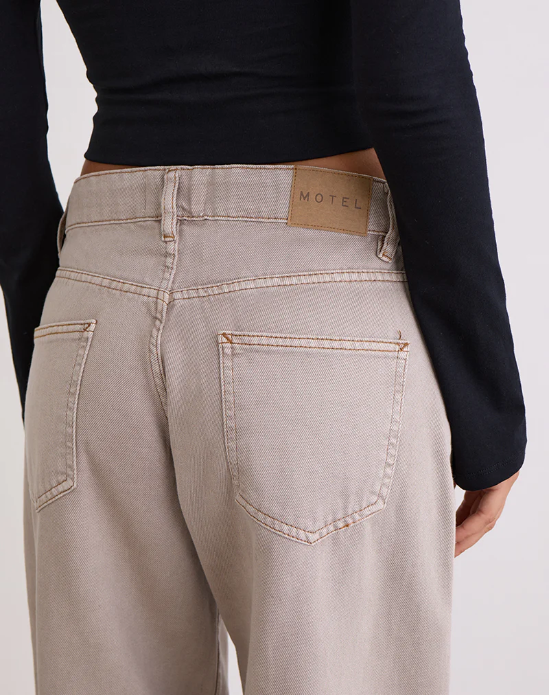 Low Rise Roomy Jeans in Pebble - Image 4