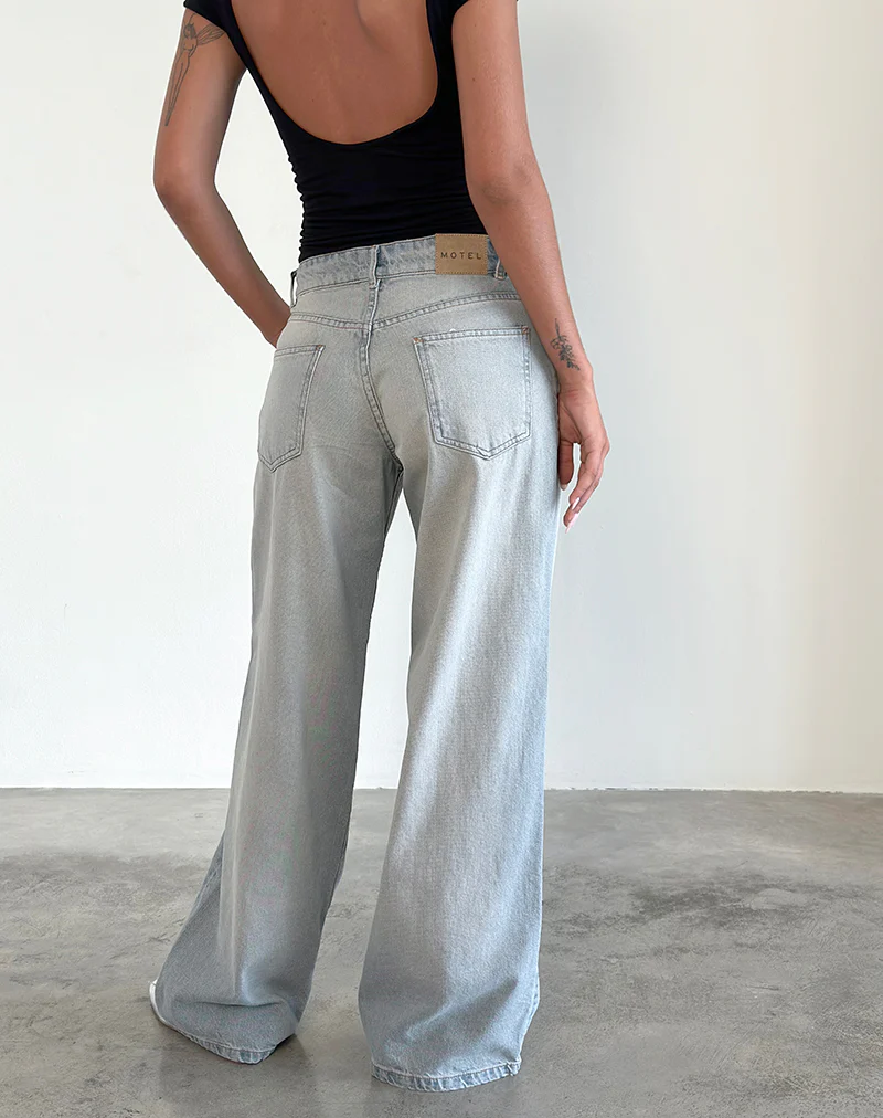 Roomy Extra Wide Low Rise Jeans in Sand Bleach Extreme - Image 4