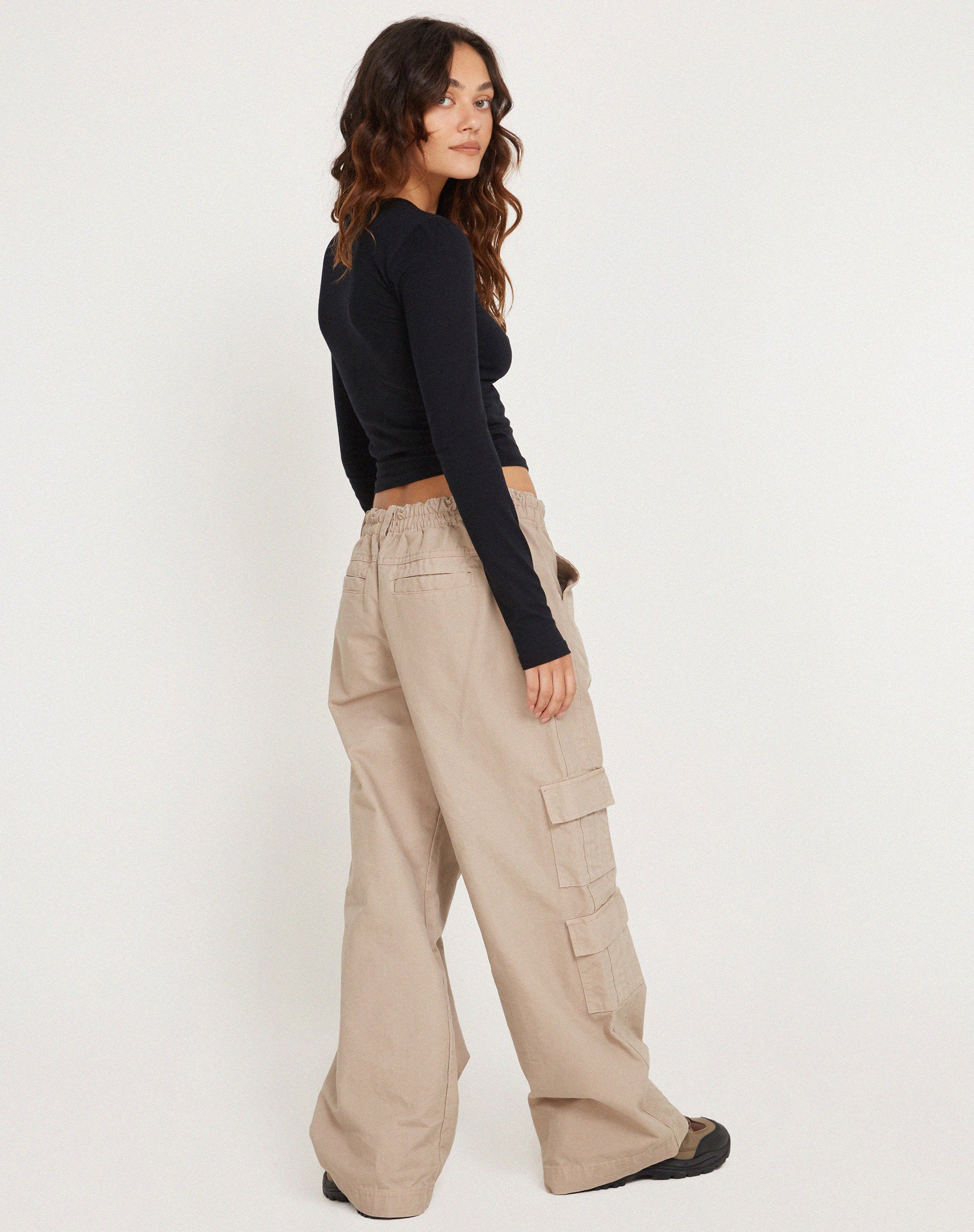 Mague Long Sleeve Crop Top in Black - Image 4