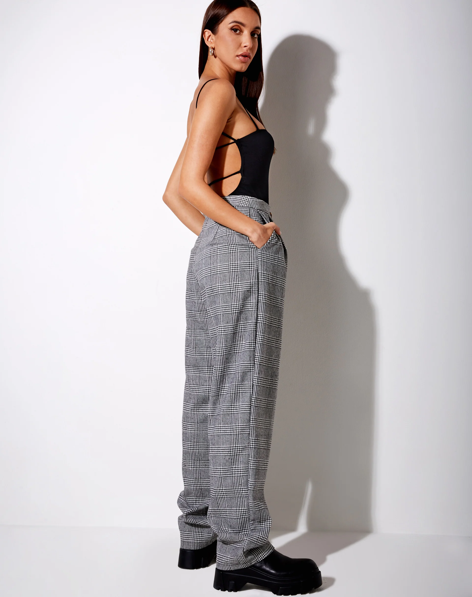 Misha Wide Leg Trouser in Houndstooth Black - Image 4