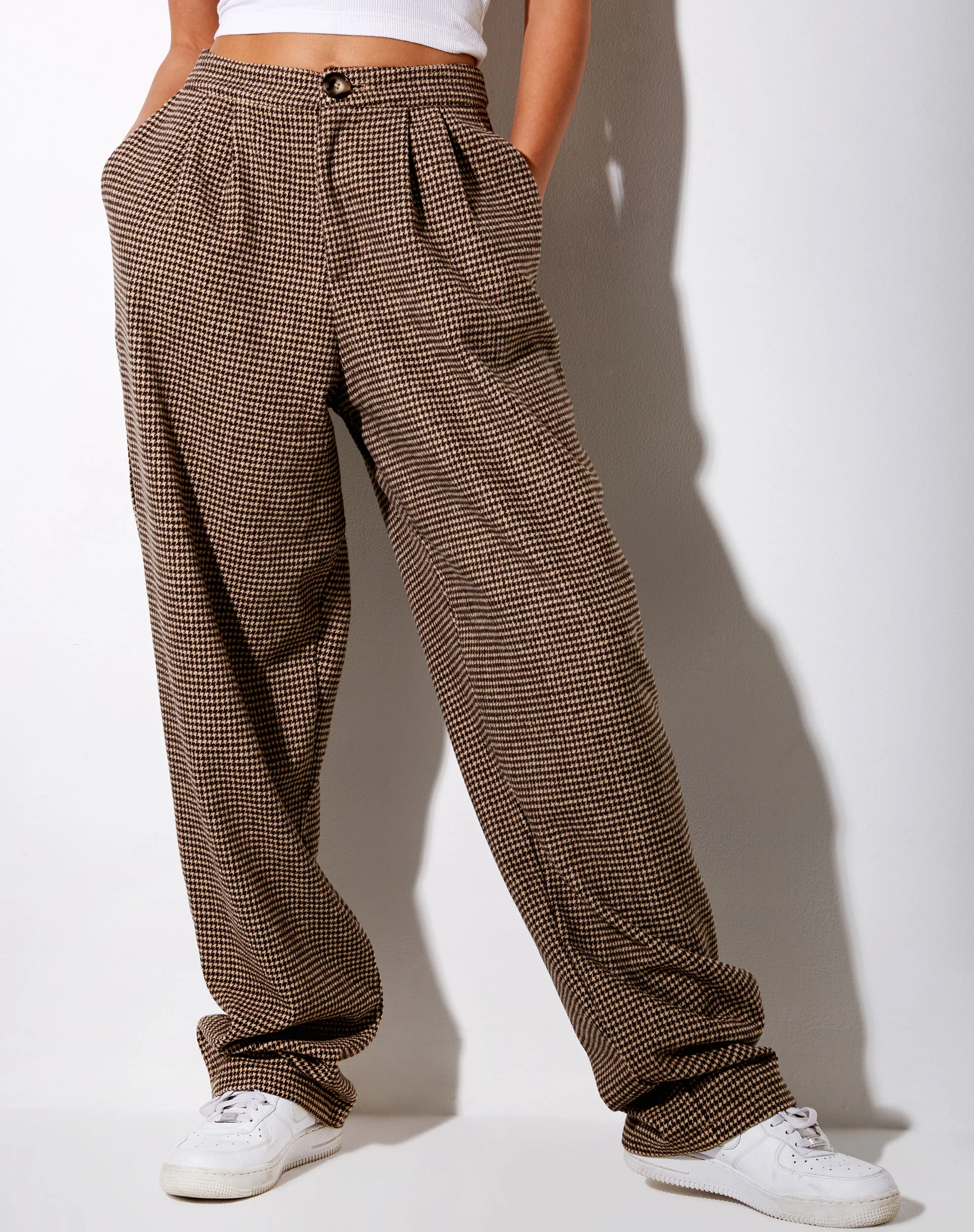 Misha Wide Leg Trouser in Houndstooth Brown - Image 3