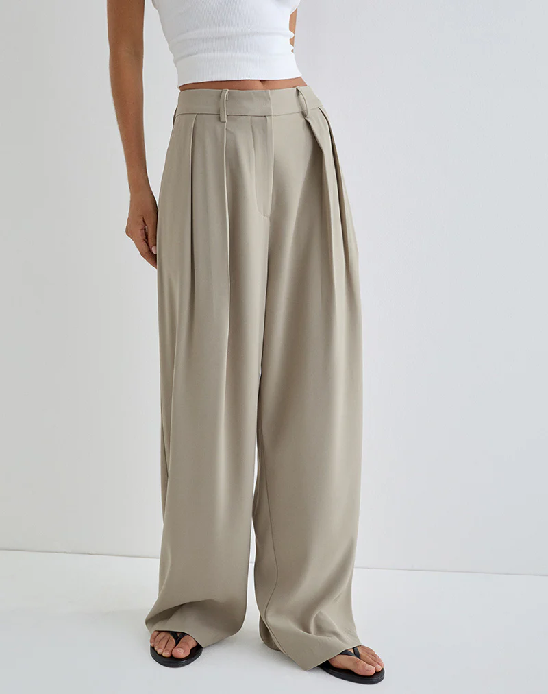 Nala Wide Pleat Trouser in Taupe Tailoring - Image 3