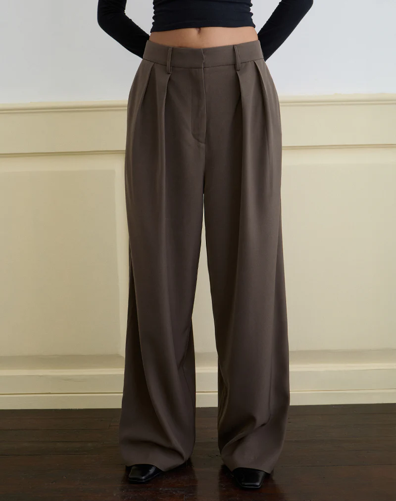 Nala Wide Pleat Trouser in Tailoring Truffle - Image 4