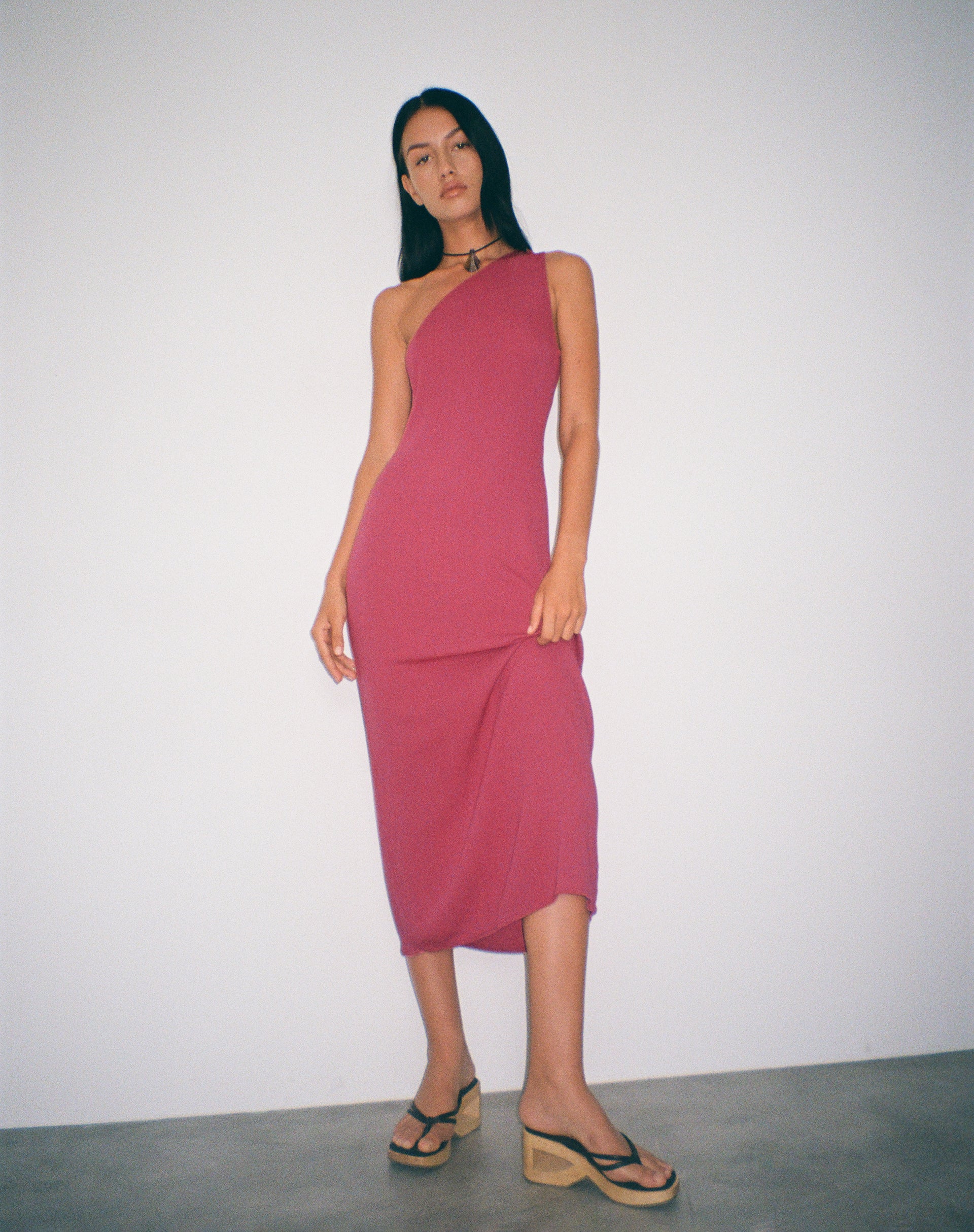 Namjun One Shoulder Midi Dress in Daco Rose Crinkle - Image 4