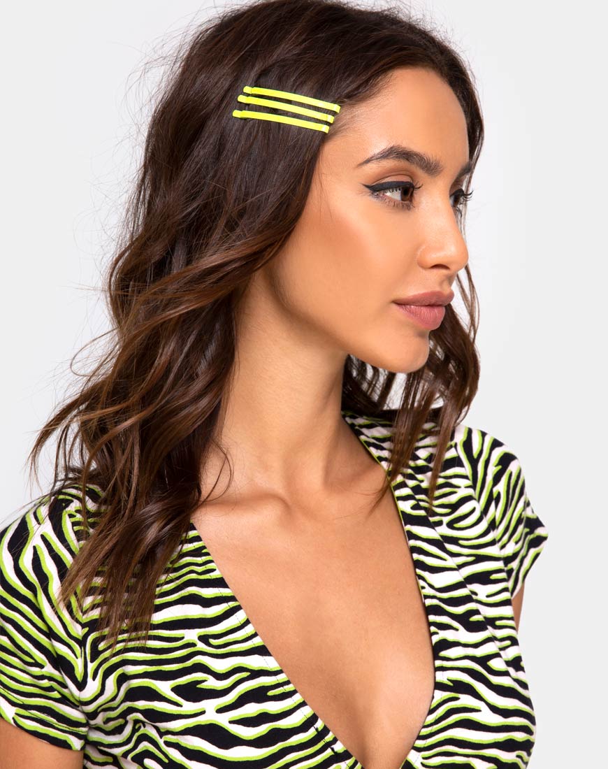 Neon Hair Clip Set in Yellow - Image 4