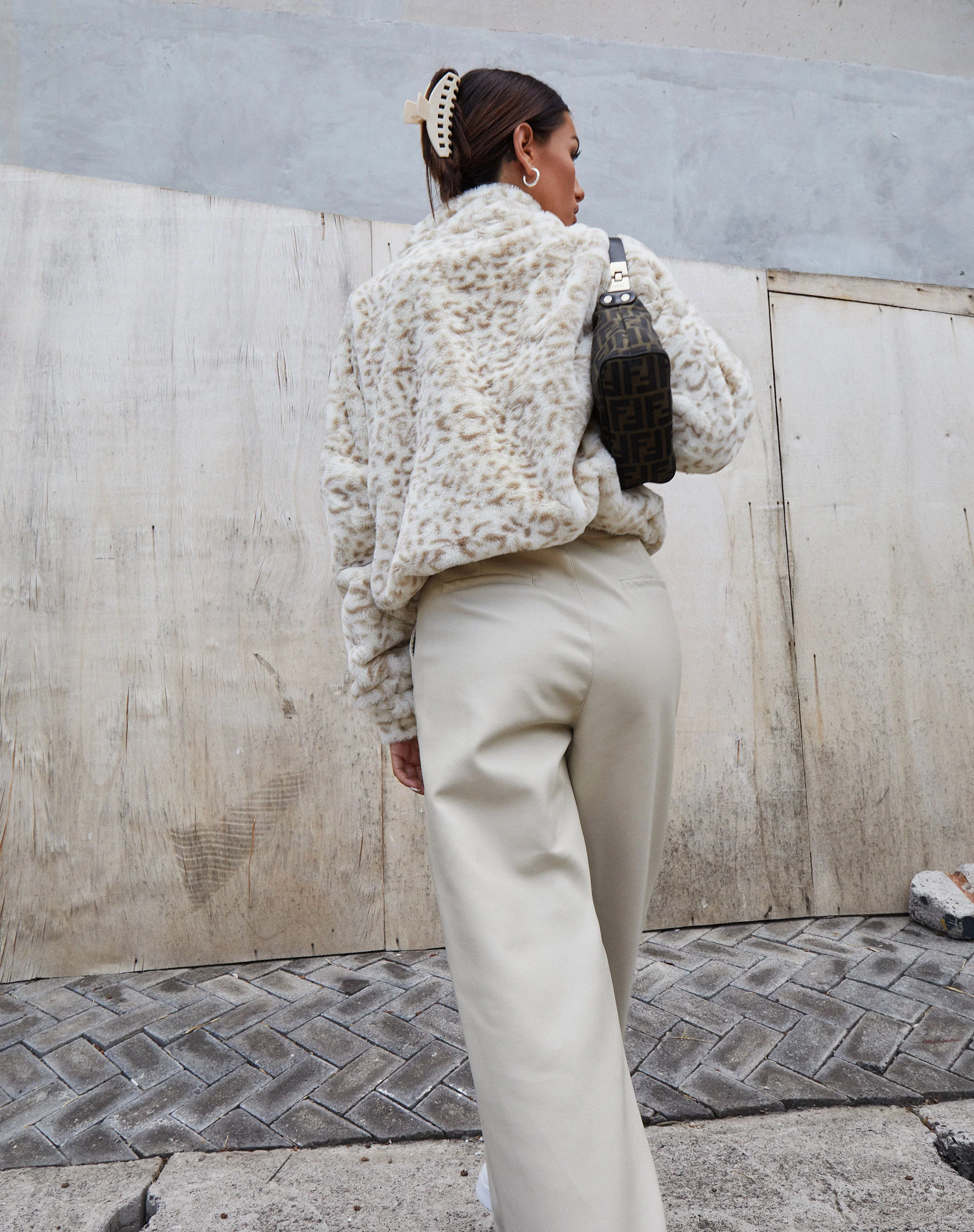 Nero Ring Pull Jacket in Animal White and Cream - Image 6