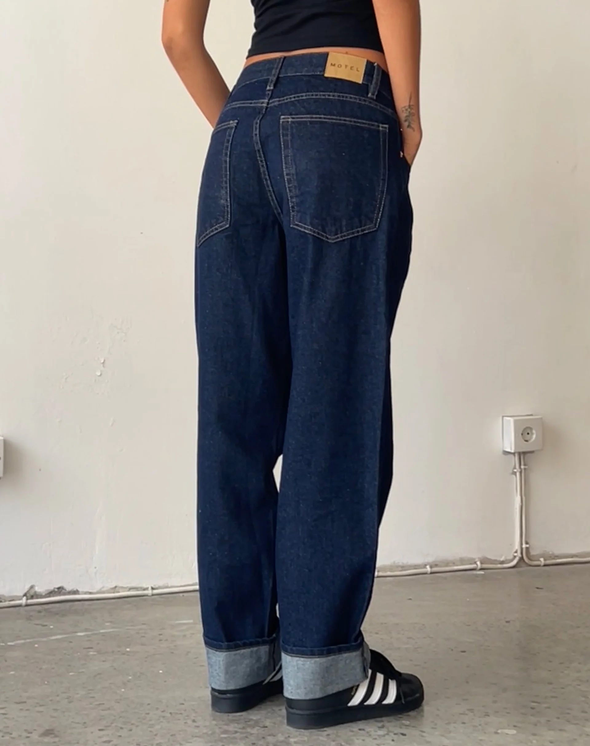 Oversized Dad Low Rise Jeans in Dark Rinse - Image 2