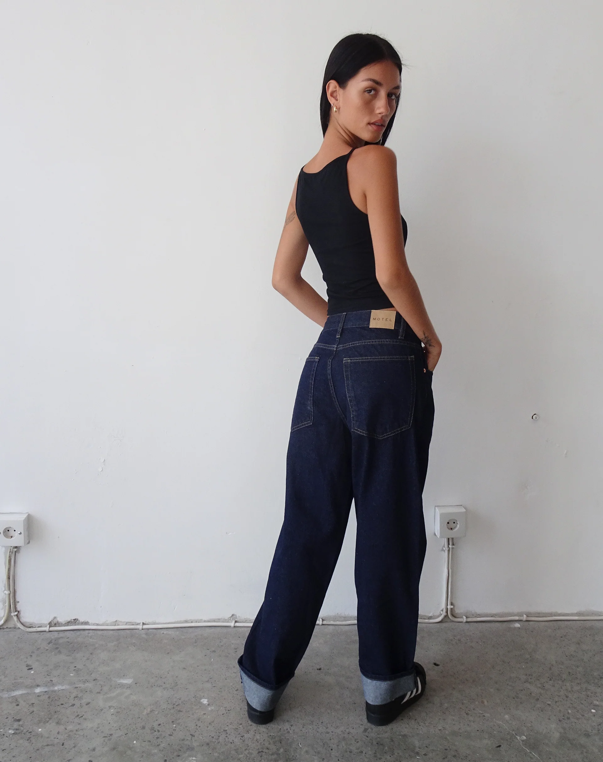 Oversized Dad Low Rise Jeans in Dark Rinse - Image 4