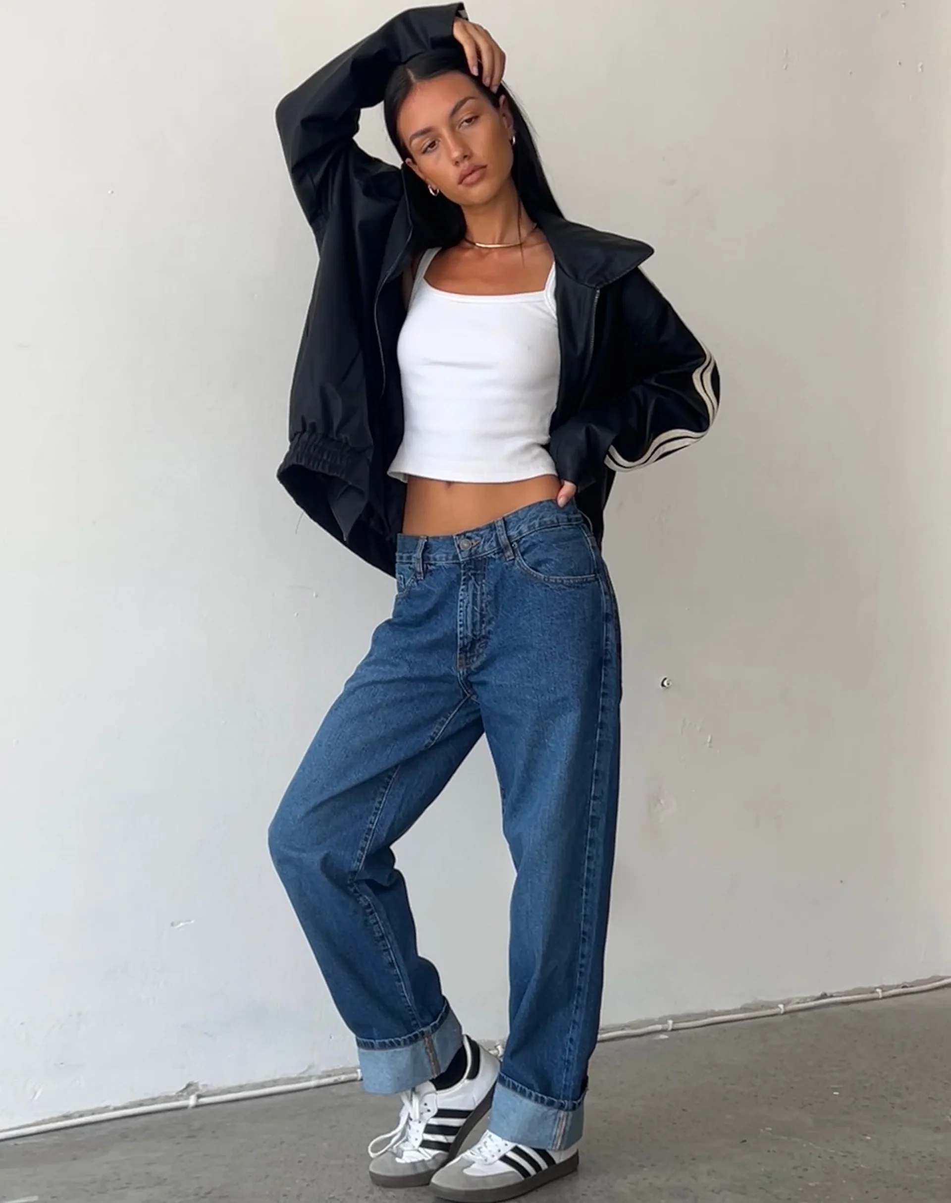 Oversized Dad Low Rise Jeans in Mid Blue Used - Image 3