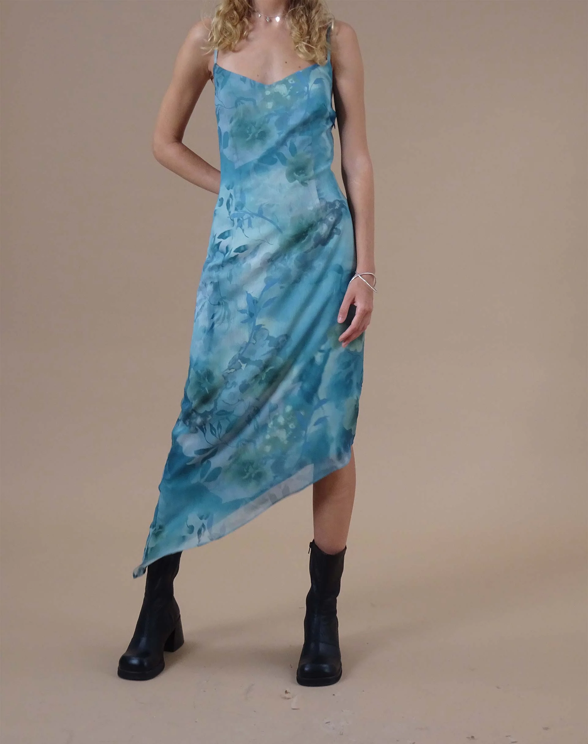 Preston Midi Dress in Watercolour Floral Blue - Image 3