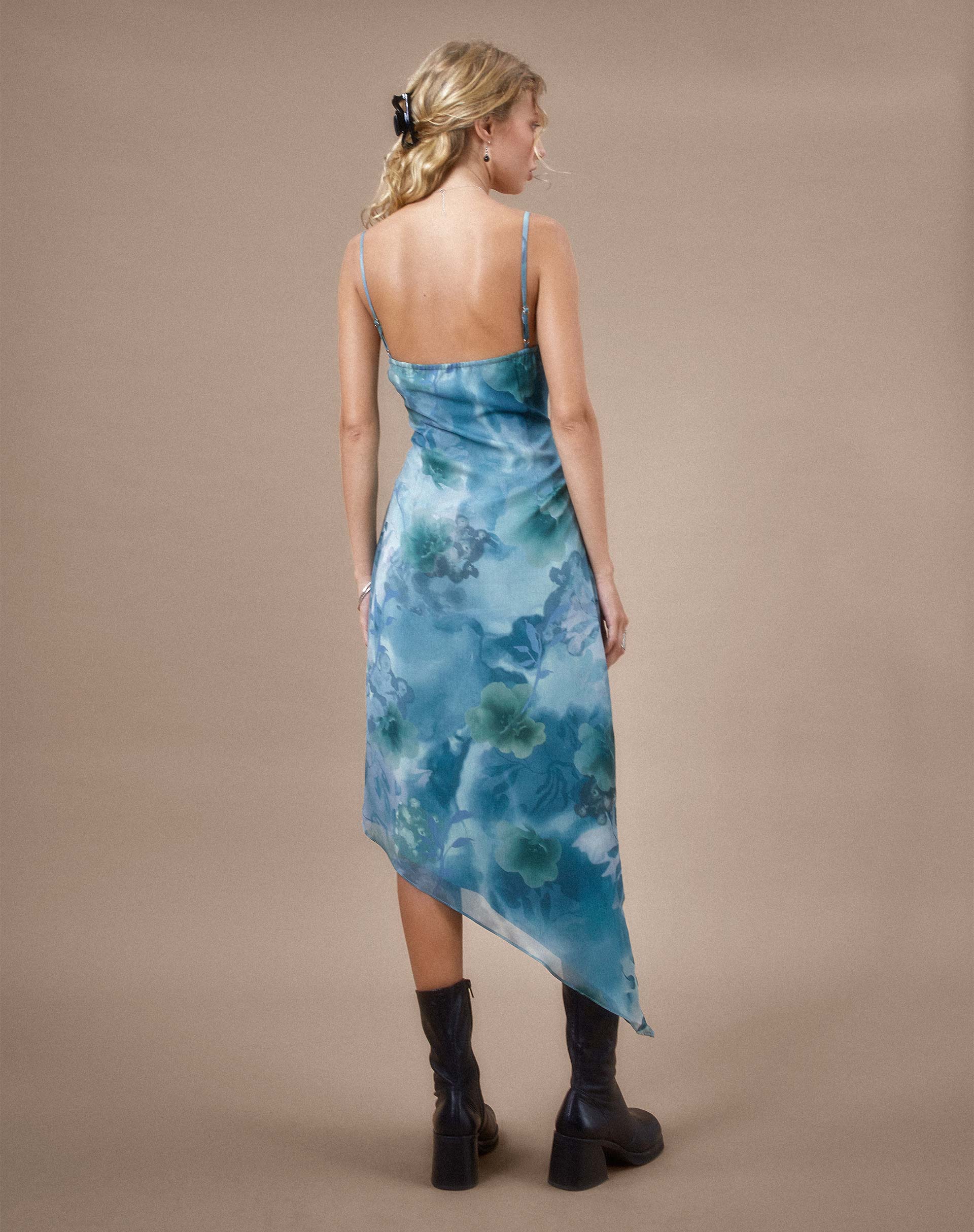 Preston Midi Dress in Watercolour Floral Blue - Image 5