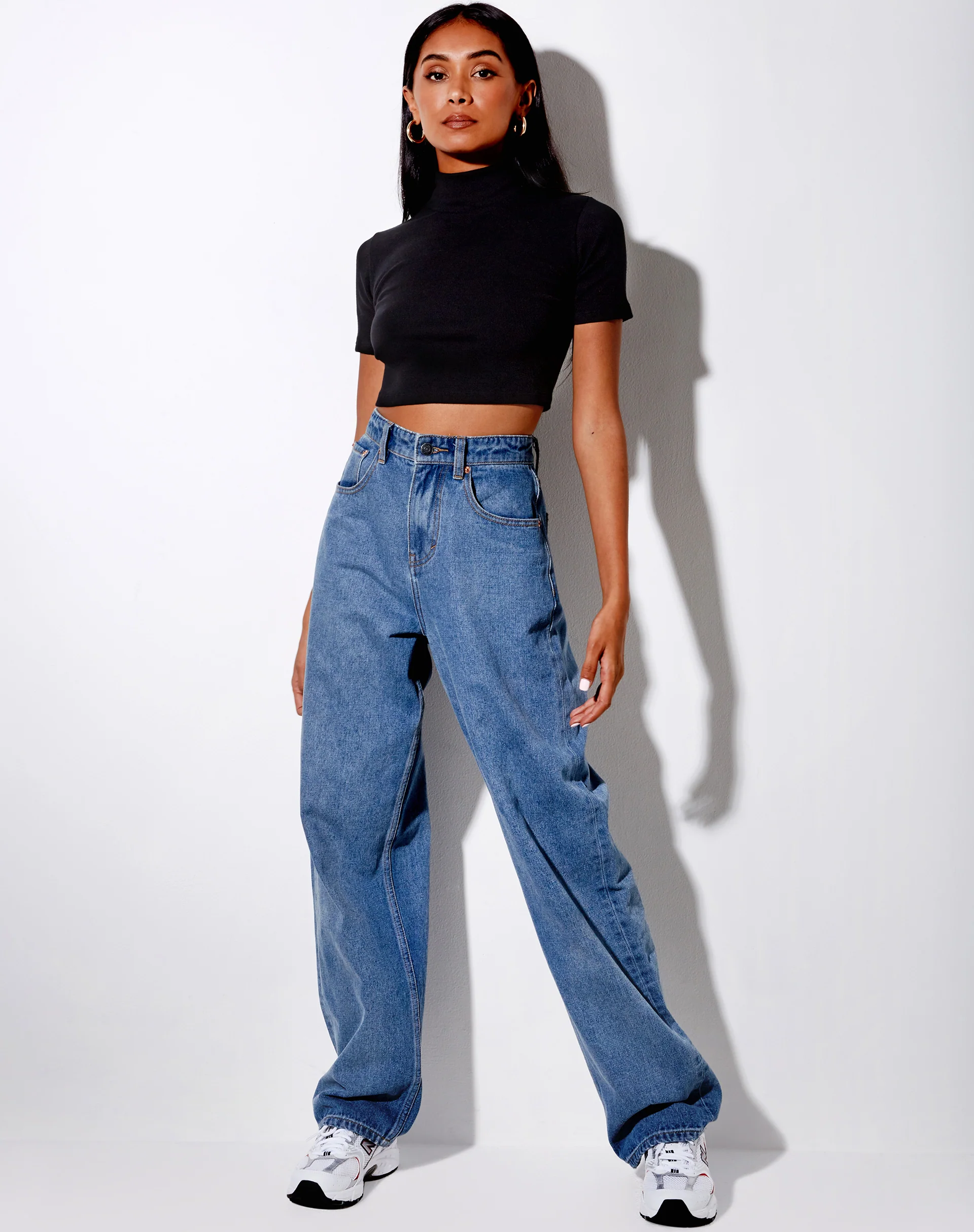 Que Crop Top in Rib Black - Image 3