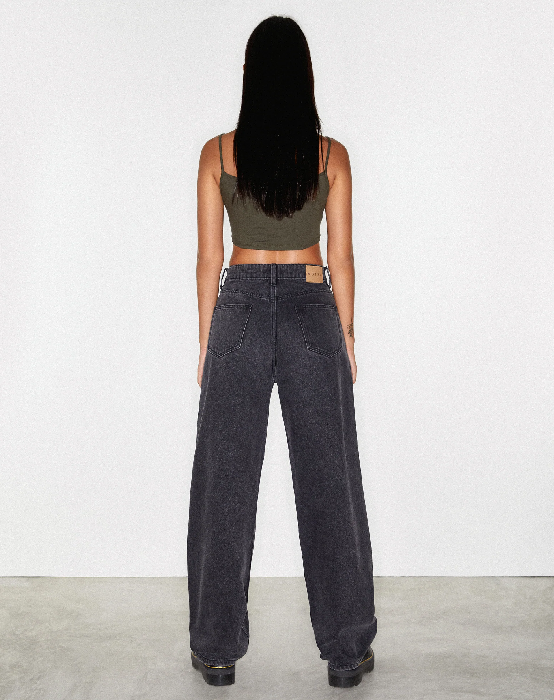 Rips Parallel Jeans in Black Wash - Image 5