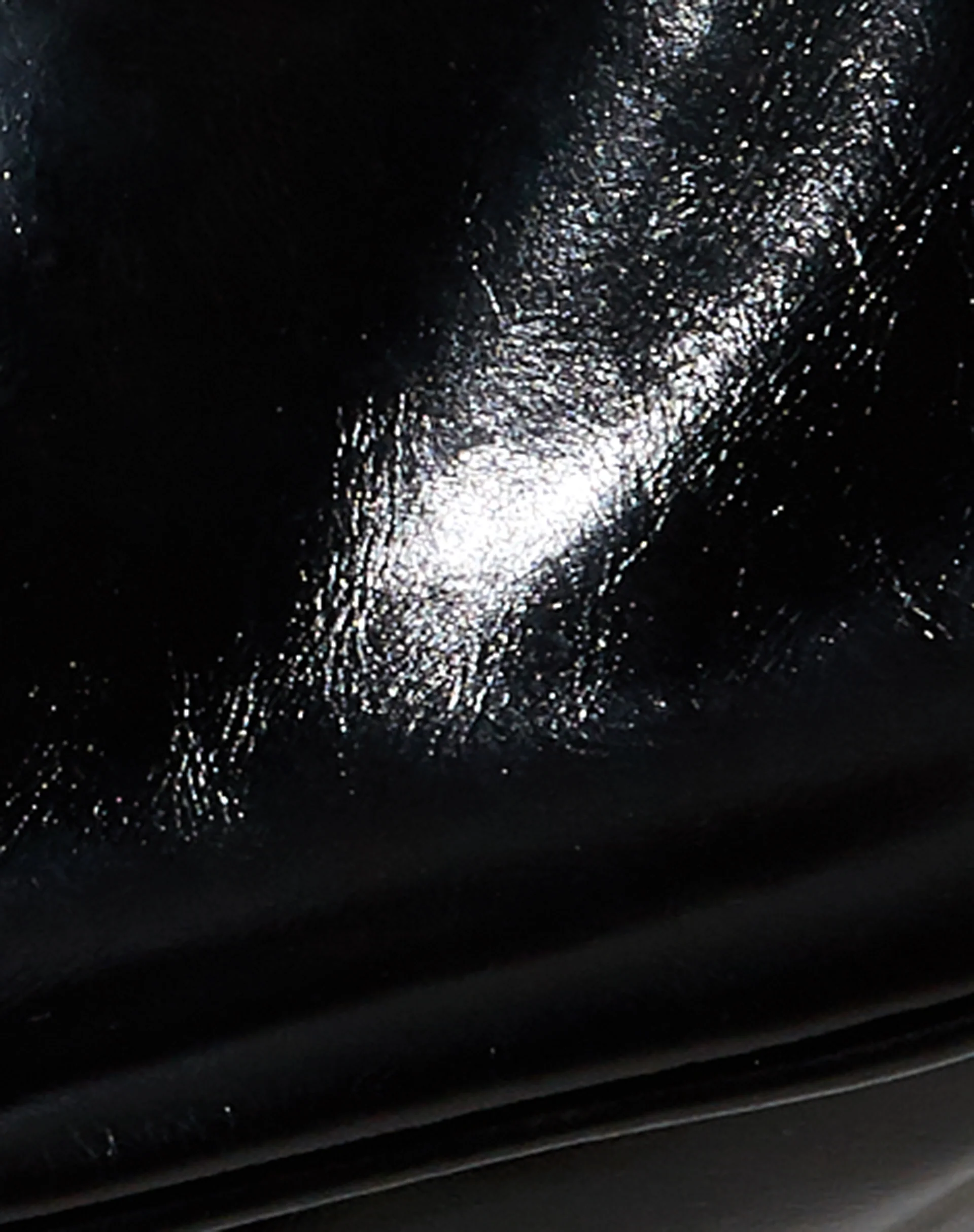 River Shoulder Bag in Black - Image 4