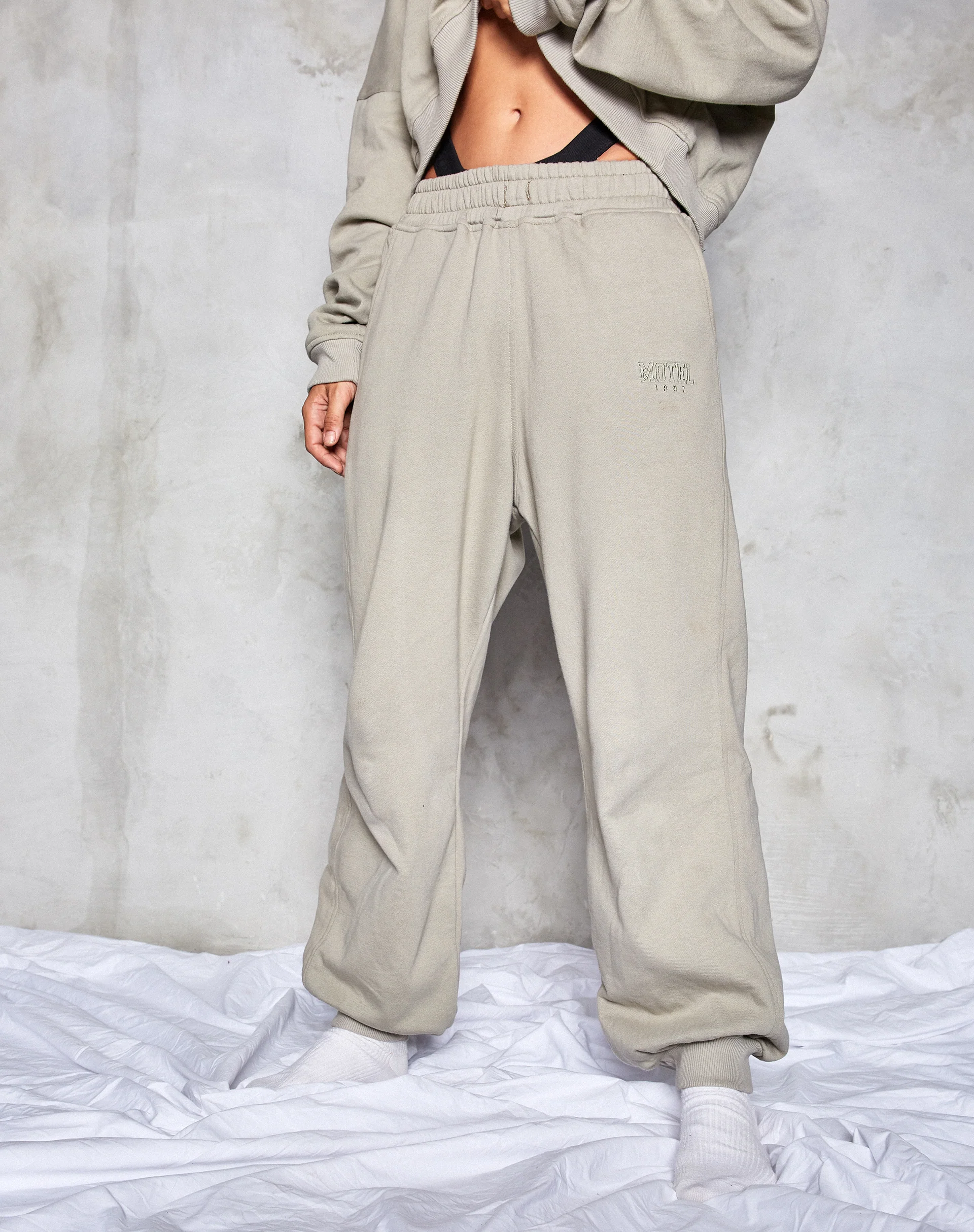 Roider Jogger in London Fog Motel 1997 Embro - Image 3