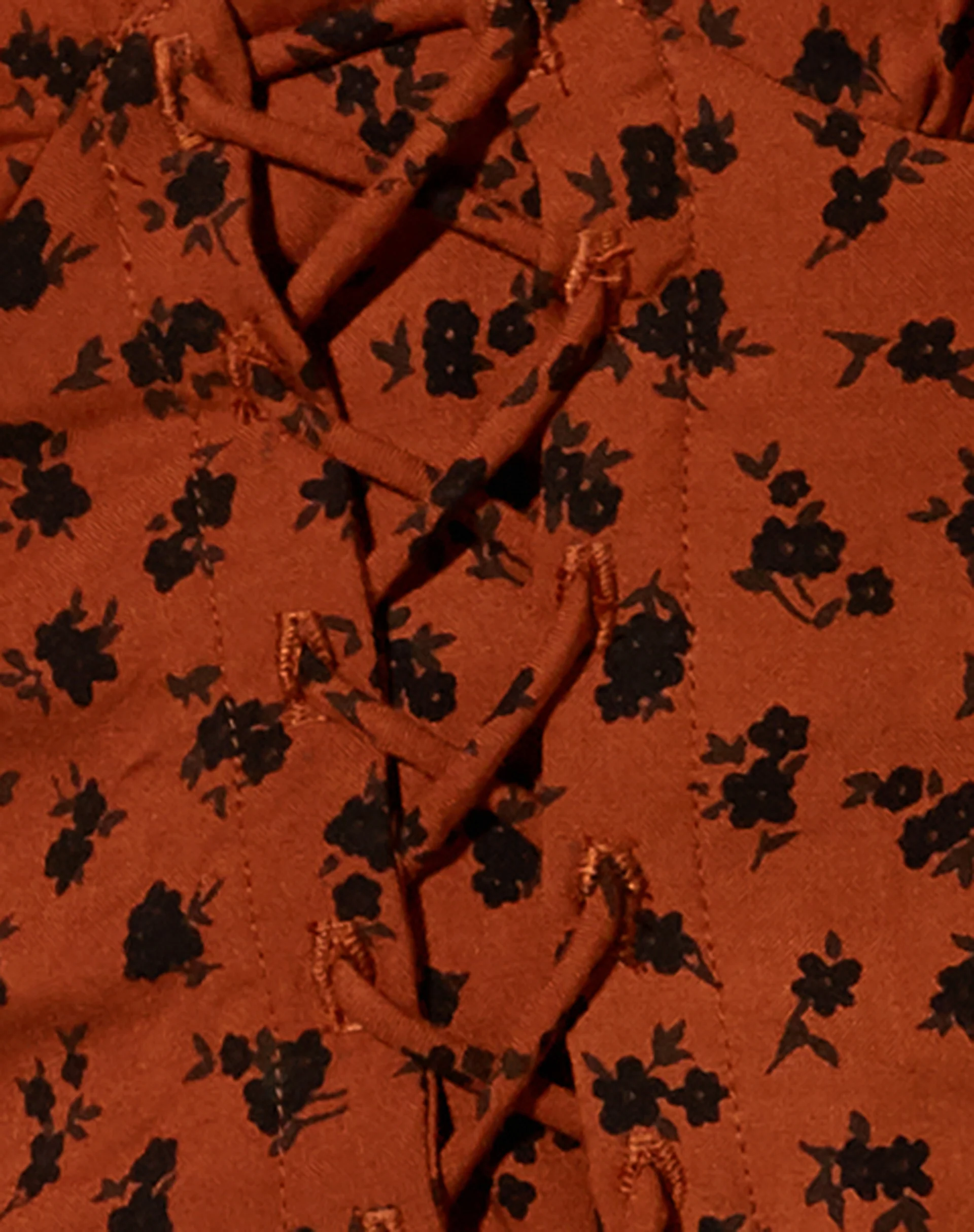 Romina Top in Dainty Daisy Bombay Brown - Image 5