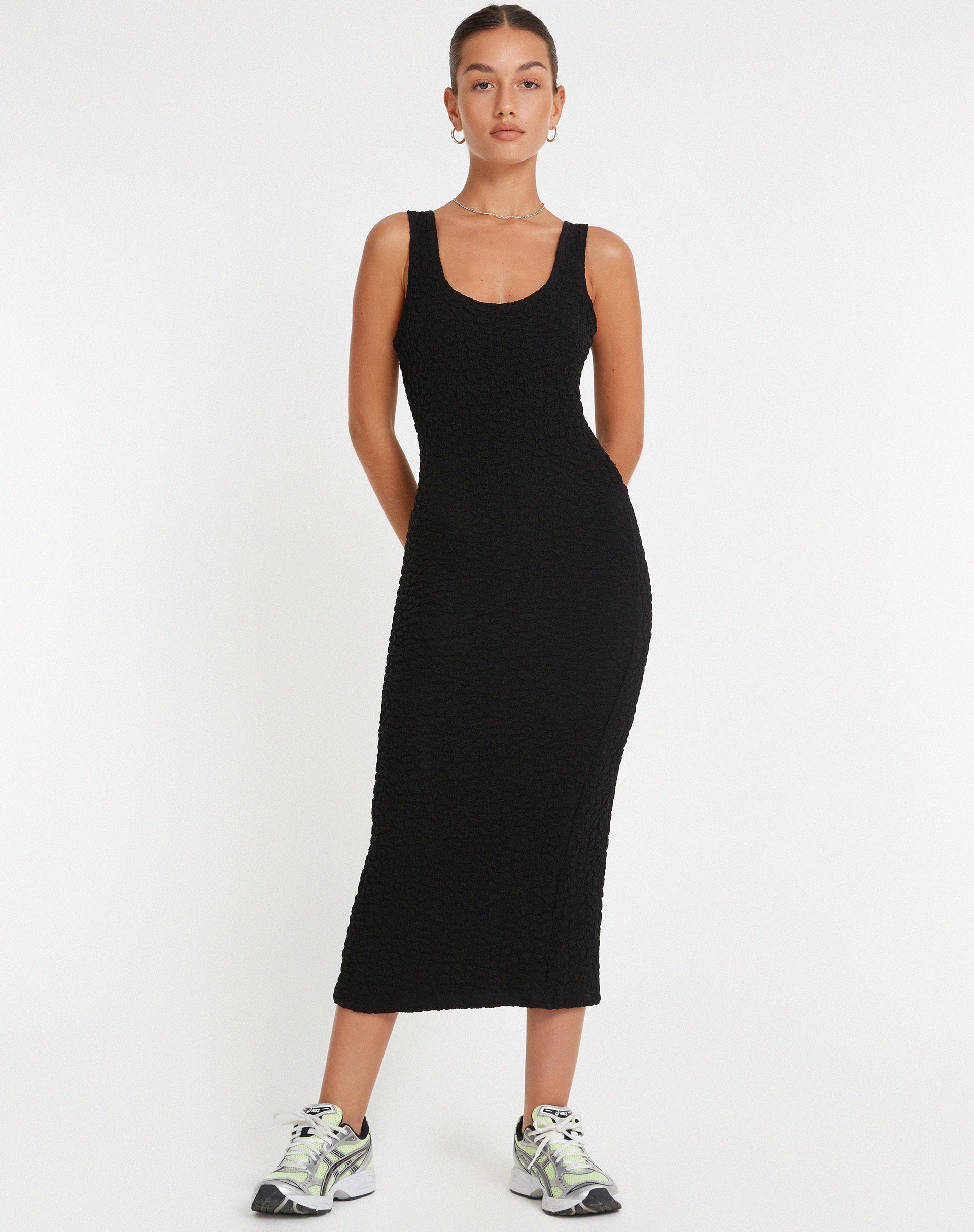 Roski Textured Midi Dress in Black - Image 3