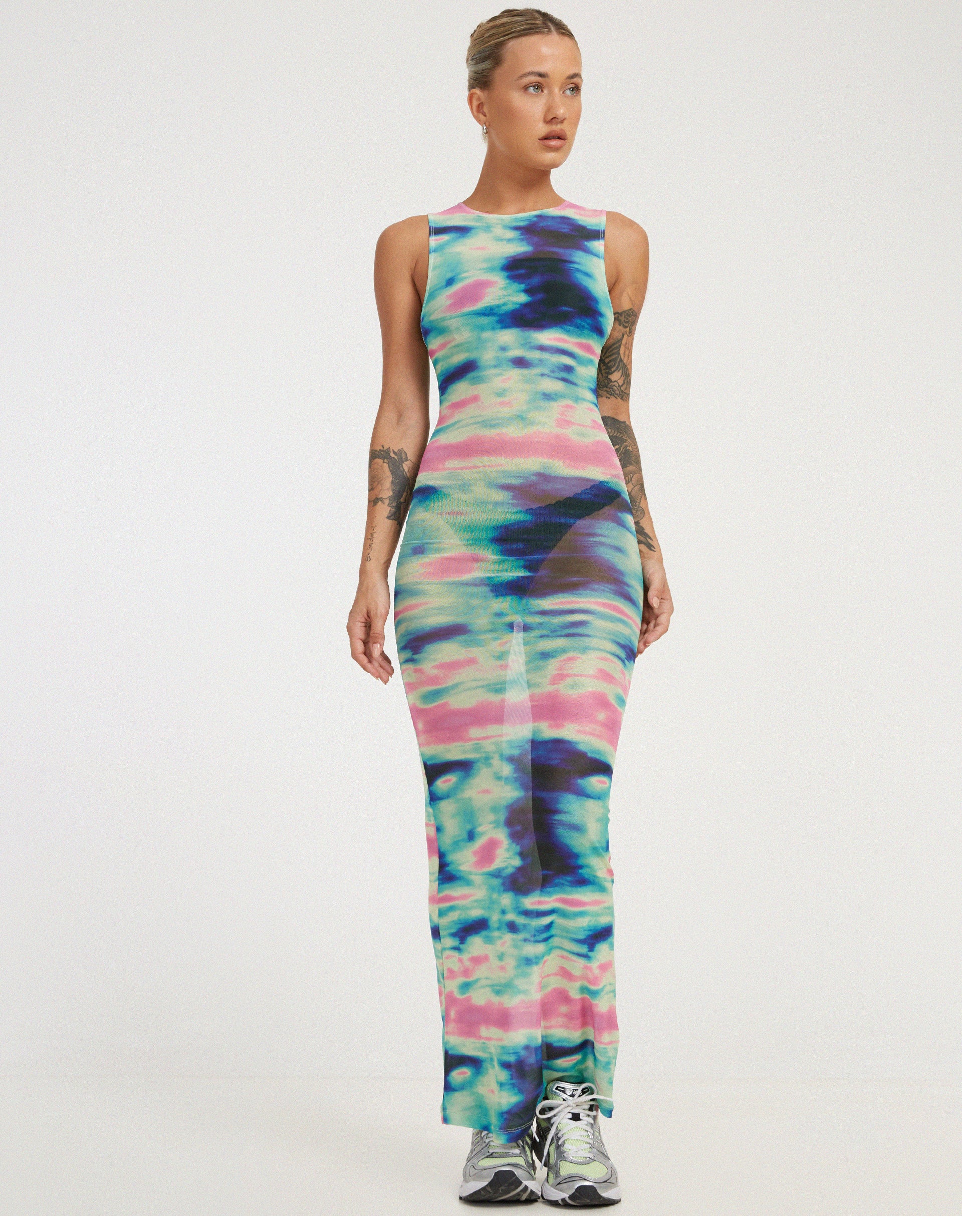 Roskila Maxi Dress in Multi Blur Orb Navy - Image 3