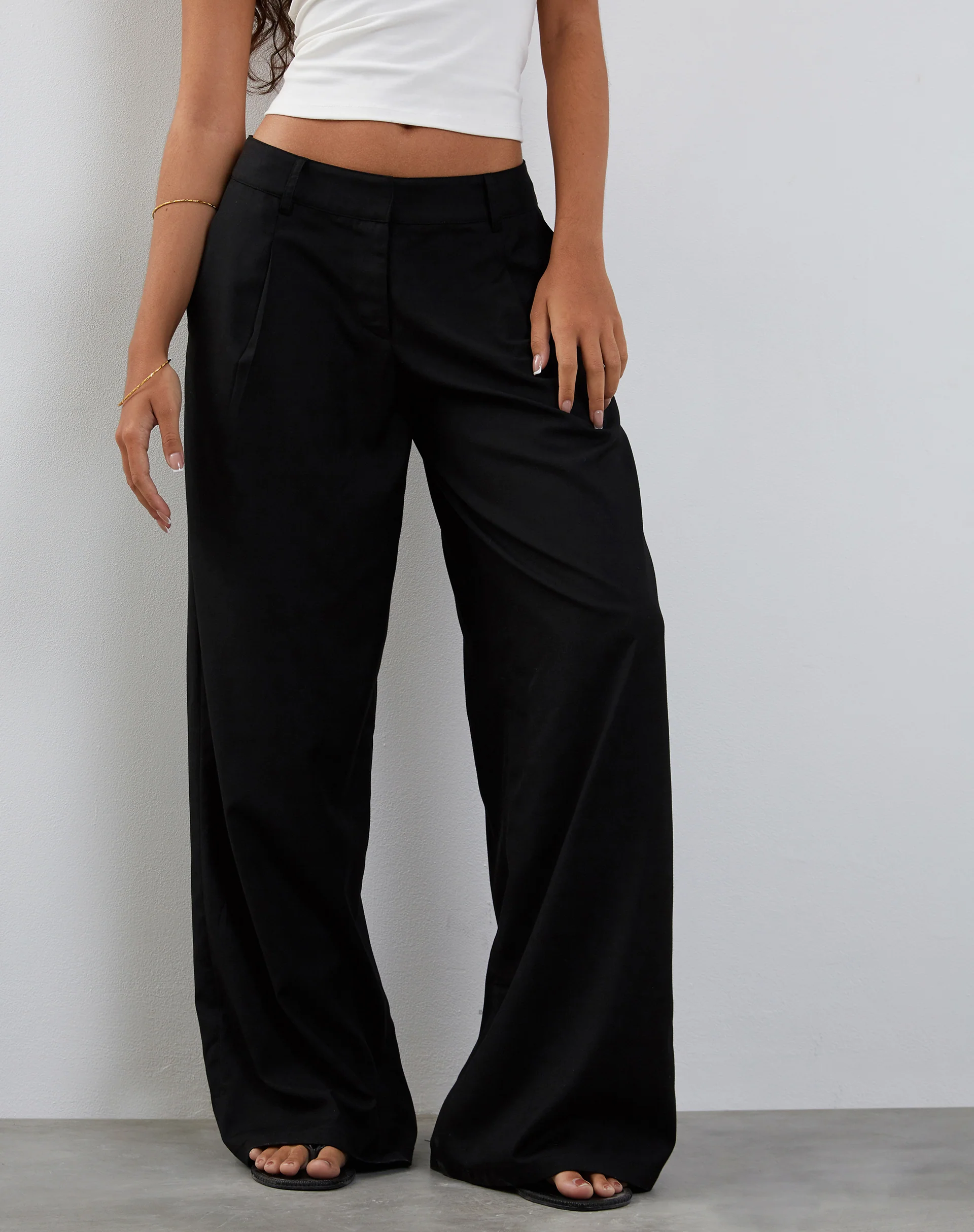 Salisu Wide Leg Trouser in Tailoring Black - Image 2