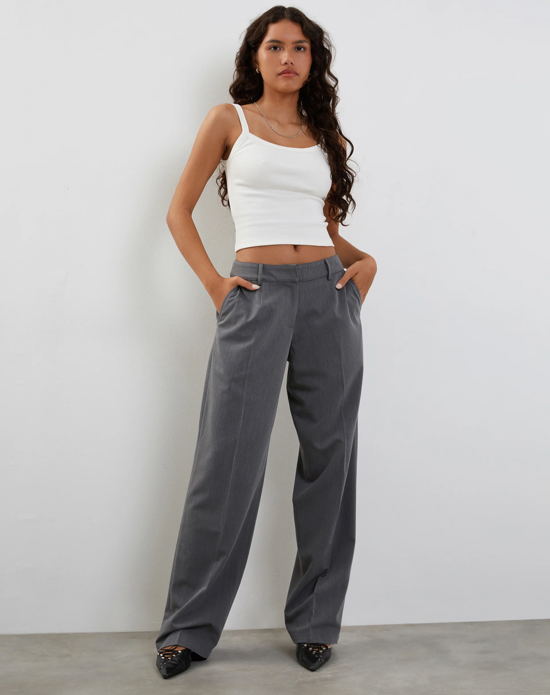 Sirkia Low Rise Tailored Trouser in Charcoal - Image 3
