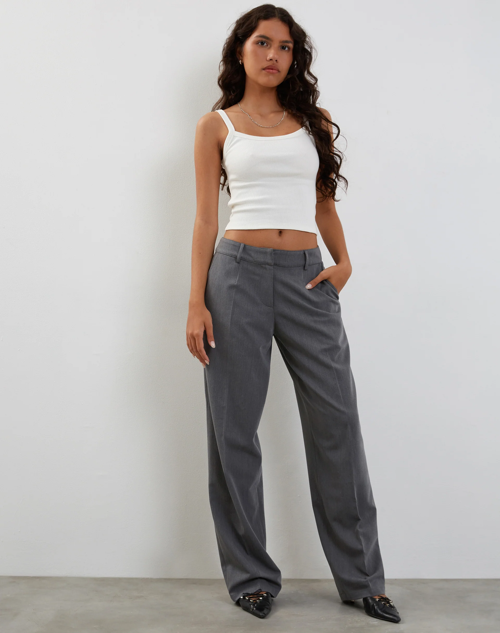 Sirkia Low Rise Tailored Trouser in Charcoal - Image 4