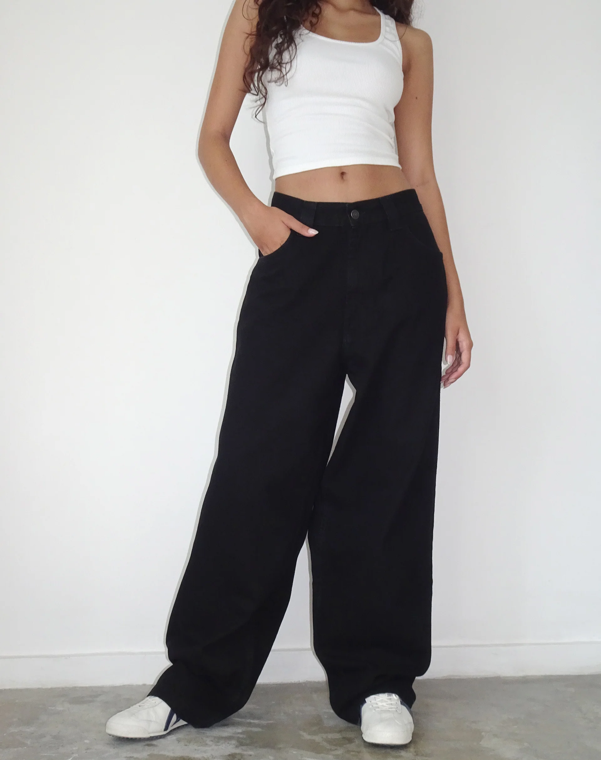 Skater Low Rise Jean in Rinse Black - Image 5