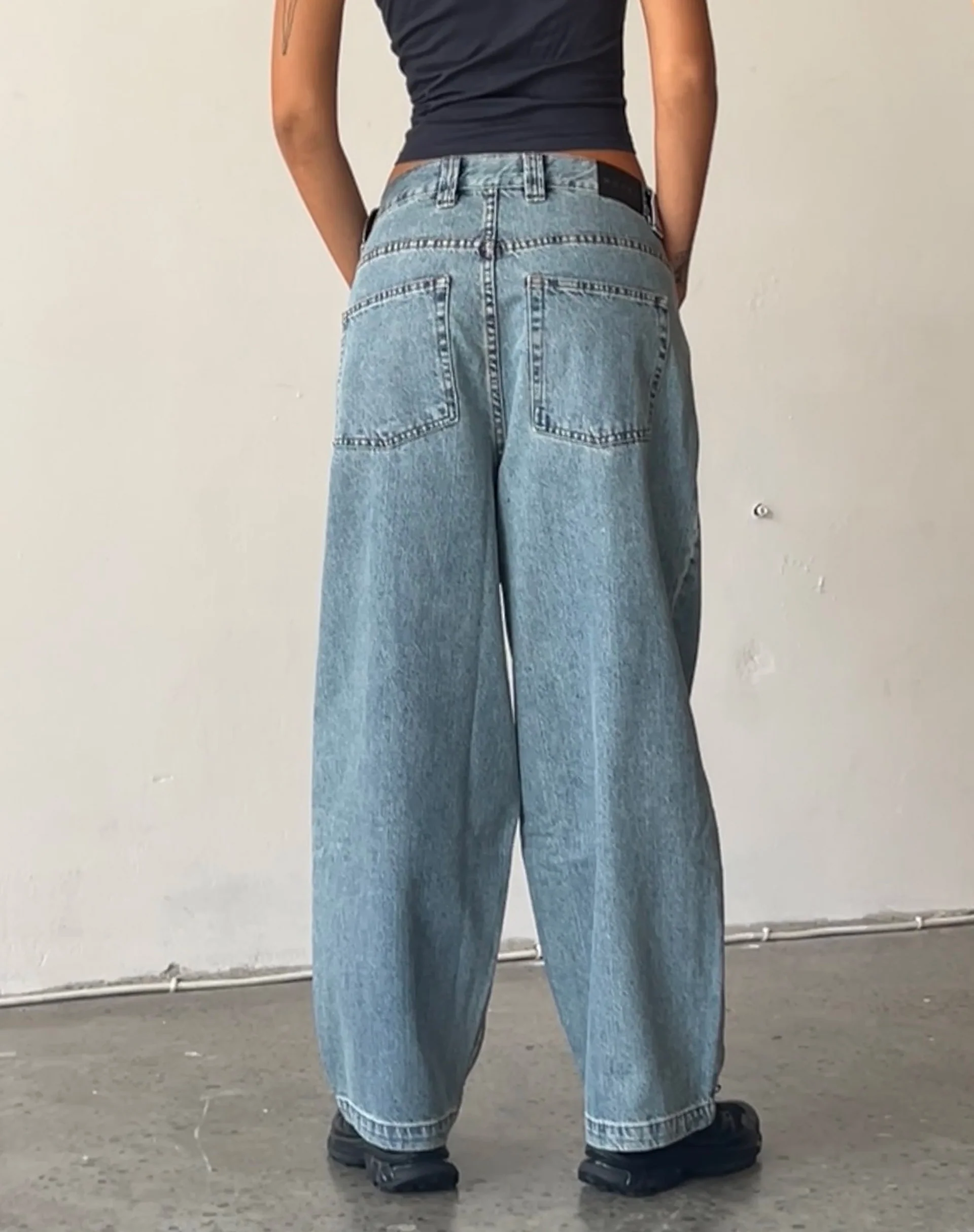 Skater Low Rise Jean in Vintage Light Wash - Image 4