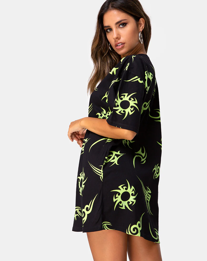 Sunny Kiss Tee in Black with Tribal Repeat - Image 2