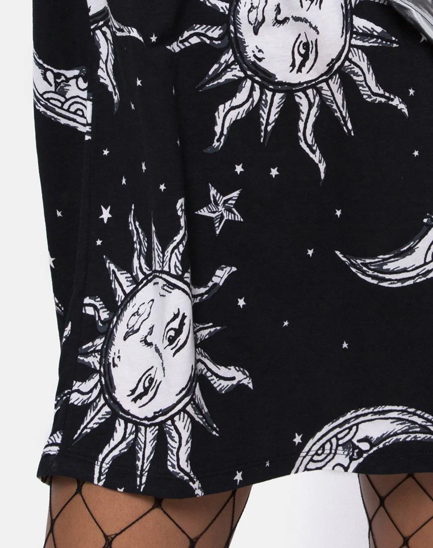 Sunny Kiss Tee in Oversize Sun Moon and Stars - Image 5