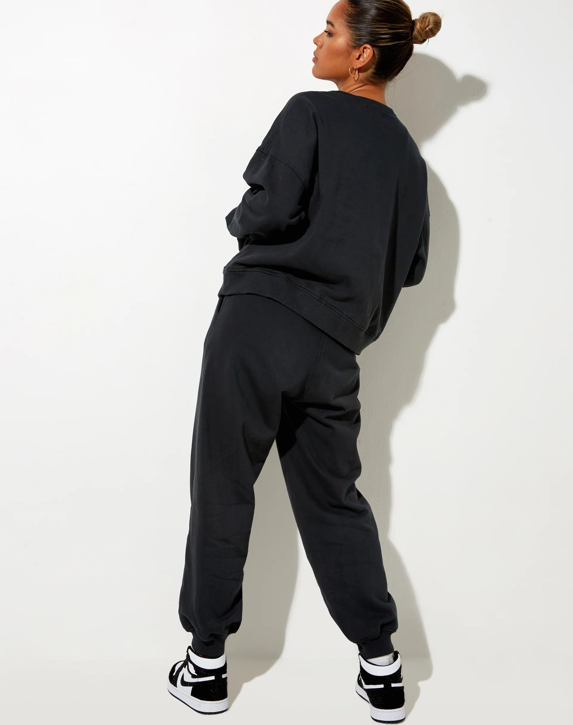 Ted Sweatshirt in Vintage Black Bittersweet - Image 5