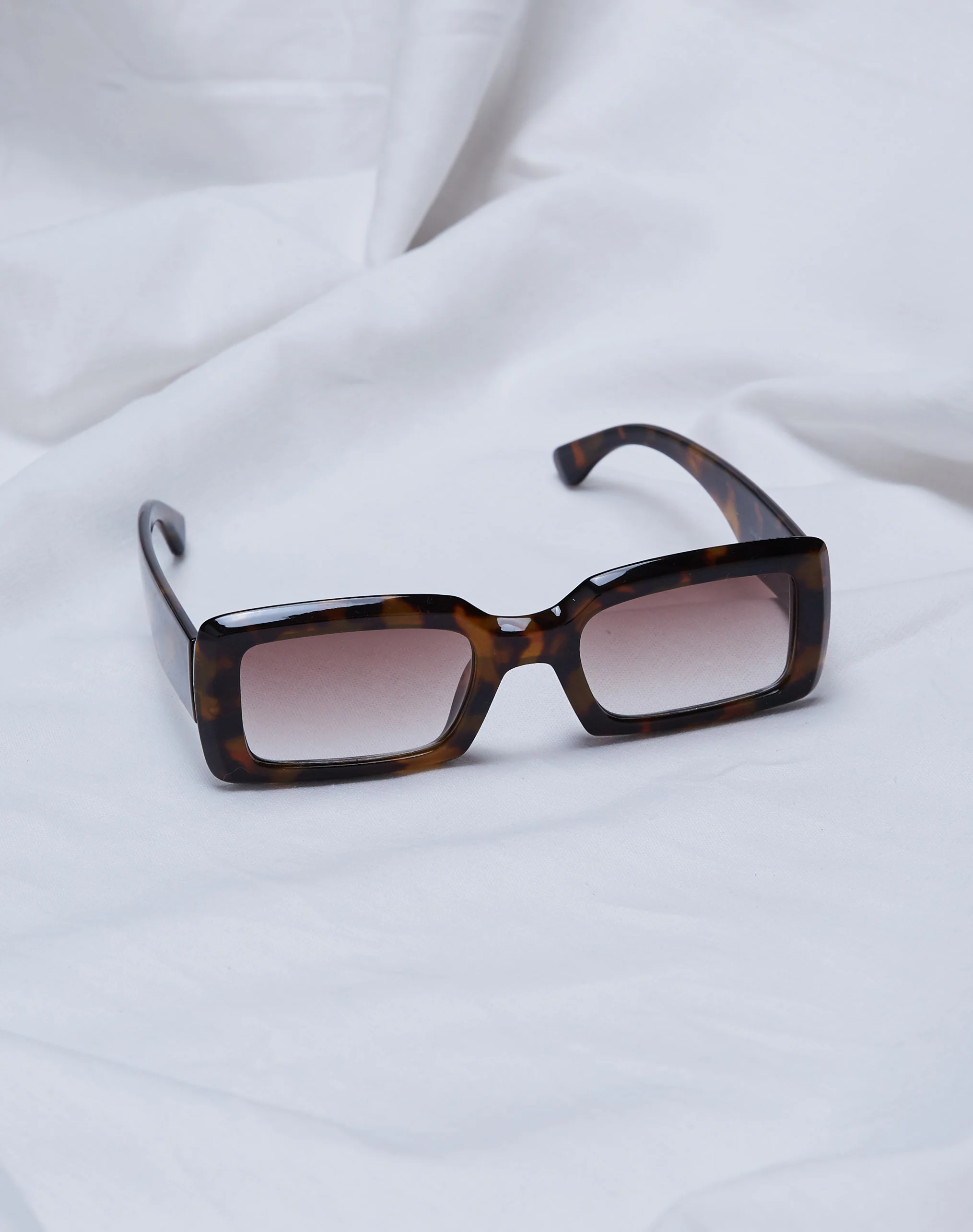 Tella Sunglasses in Tortoise - Image 4