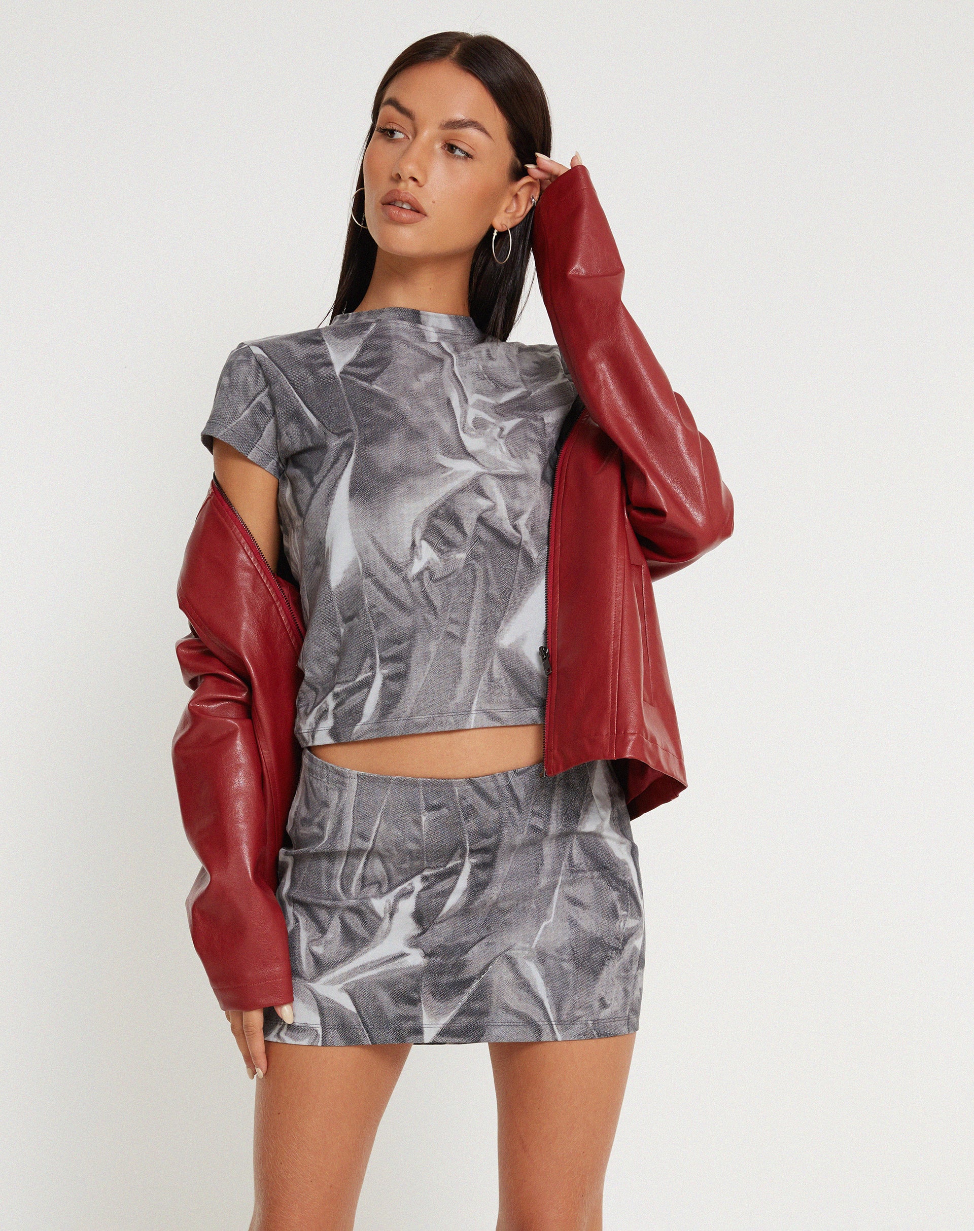 Tiona Cropped Tee in Dystopian Crease Grey - Image 5