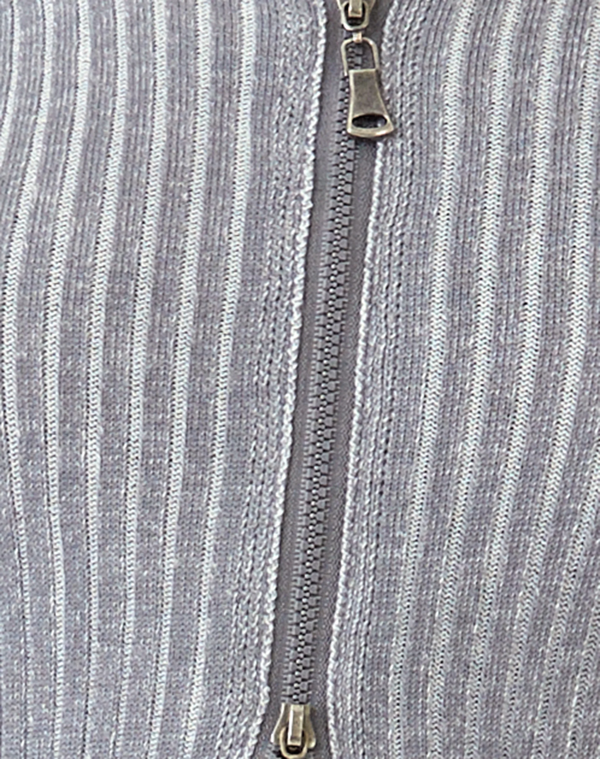 Tuzifa Cropped Jumper in Grey - Image 6