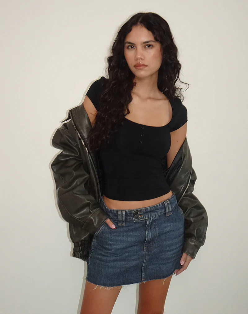 Vibian Short Sleeve Top in Black - Image 4