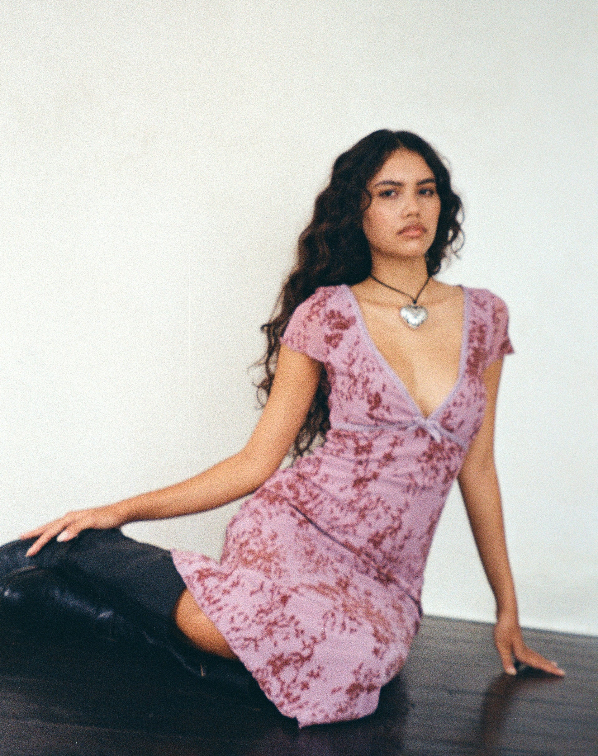 Vilinia Midi Dress in Abstract Botanic Mauve - Image 5
