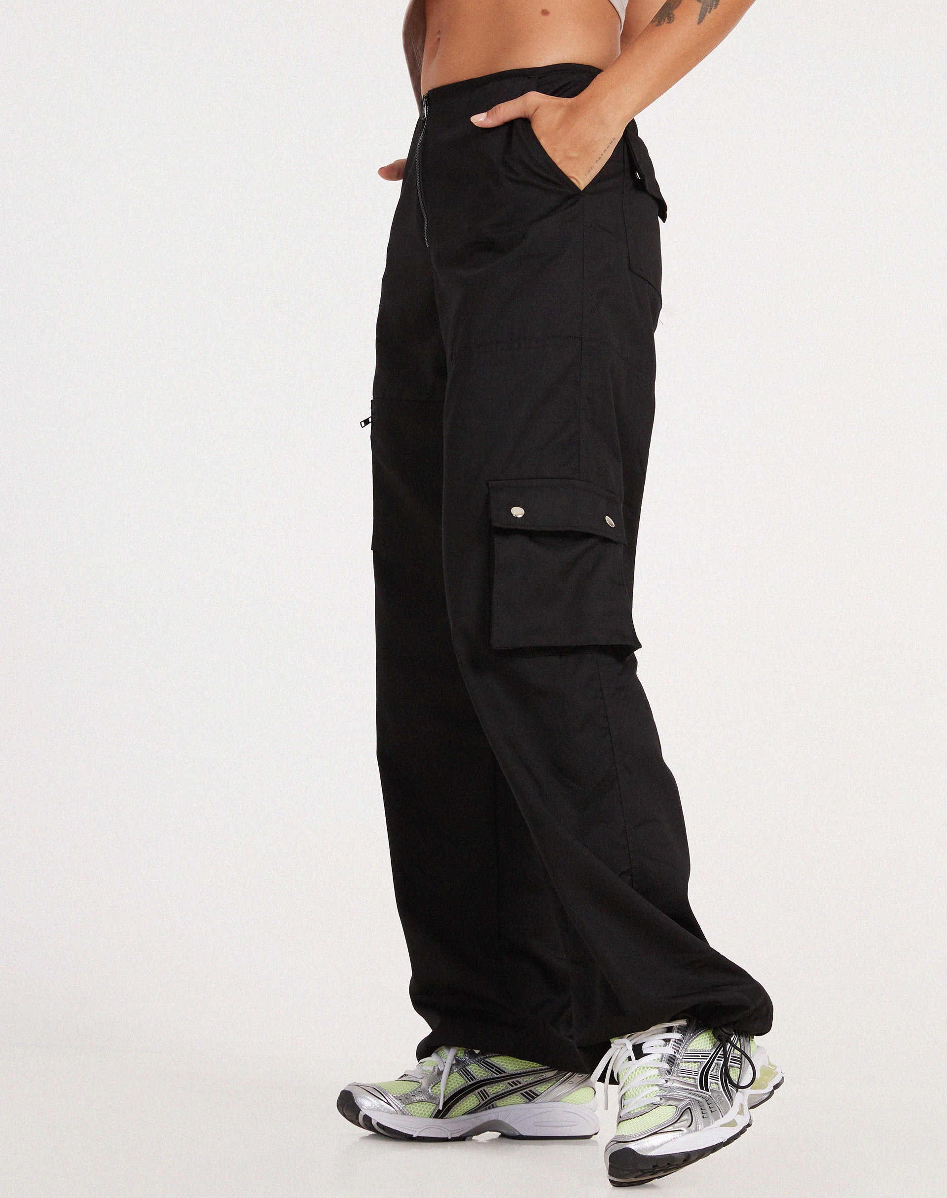 Xander Cargo Trouser in Cotton Drill Black - Image 2