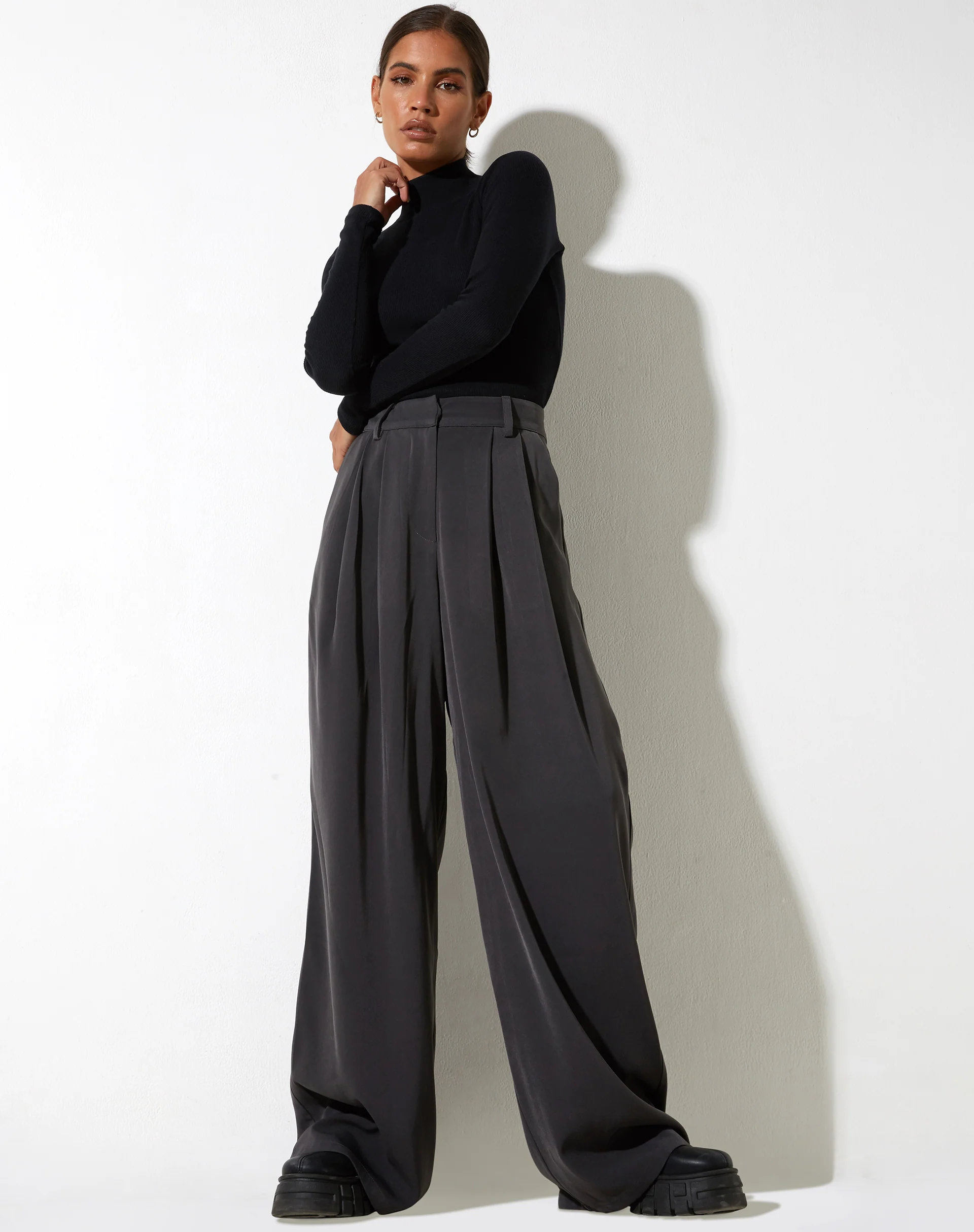 Yeka Trouser in Tailoring Charcoal - Image 2