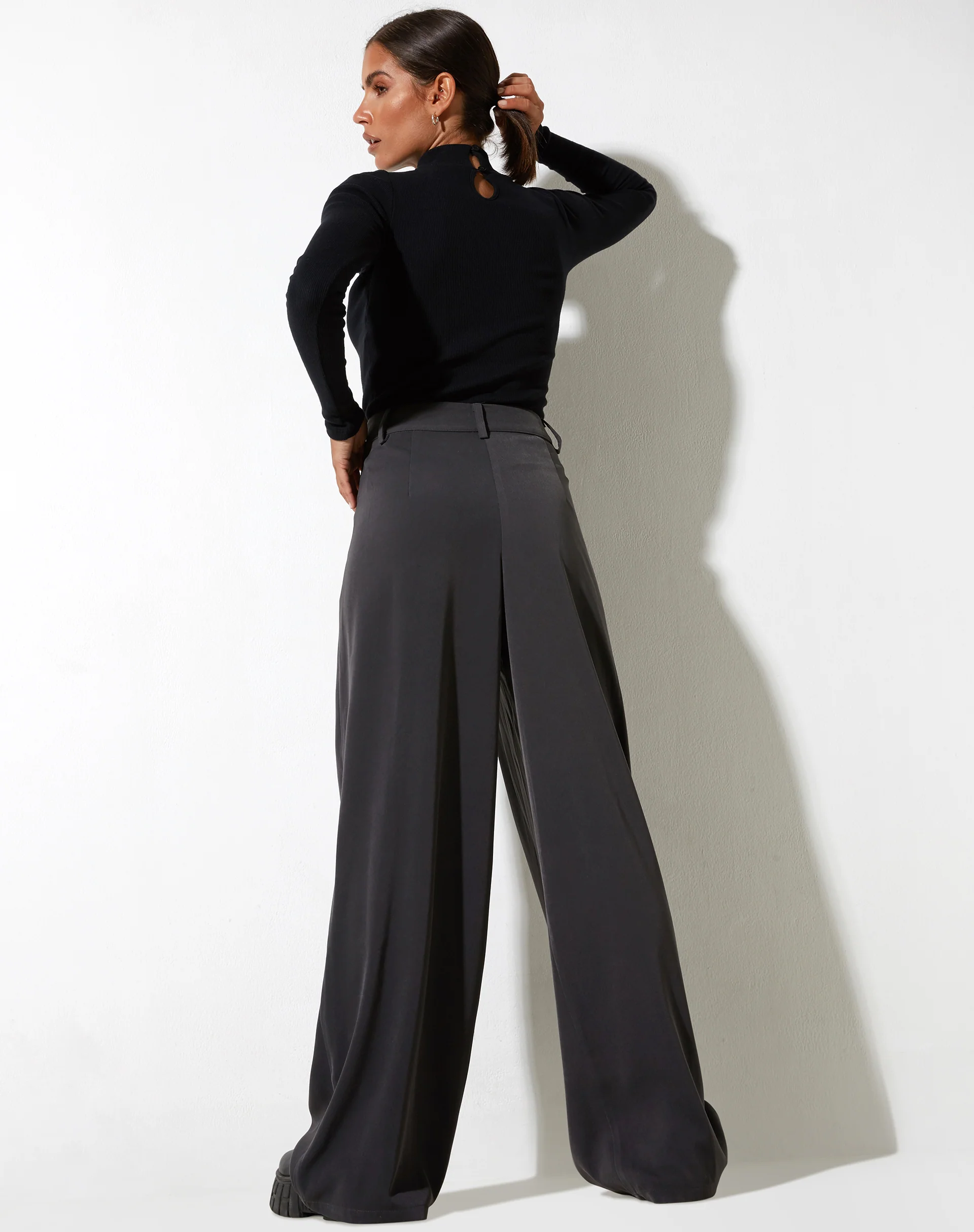 Yeka Trouser in Tailoring Charcoal - Image 4