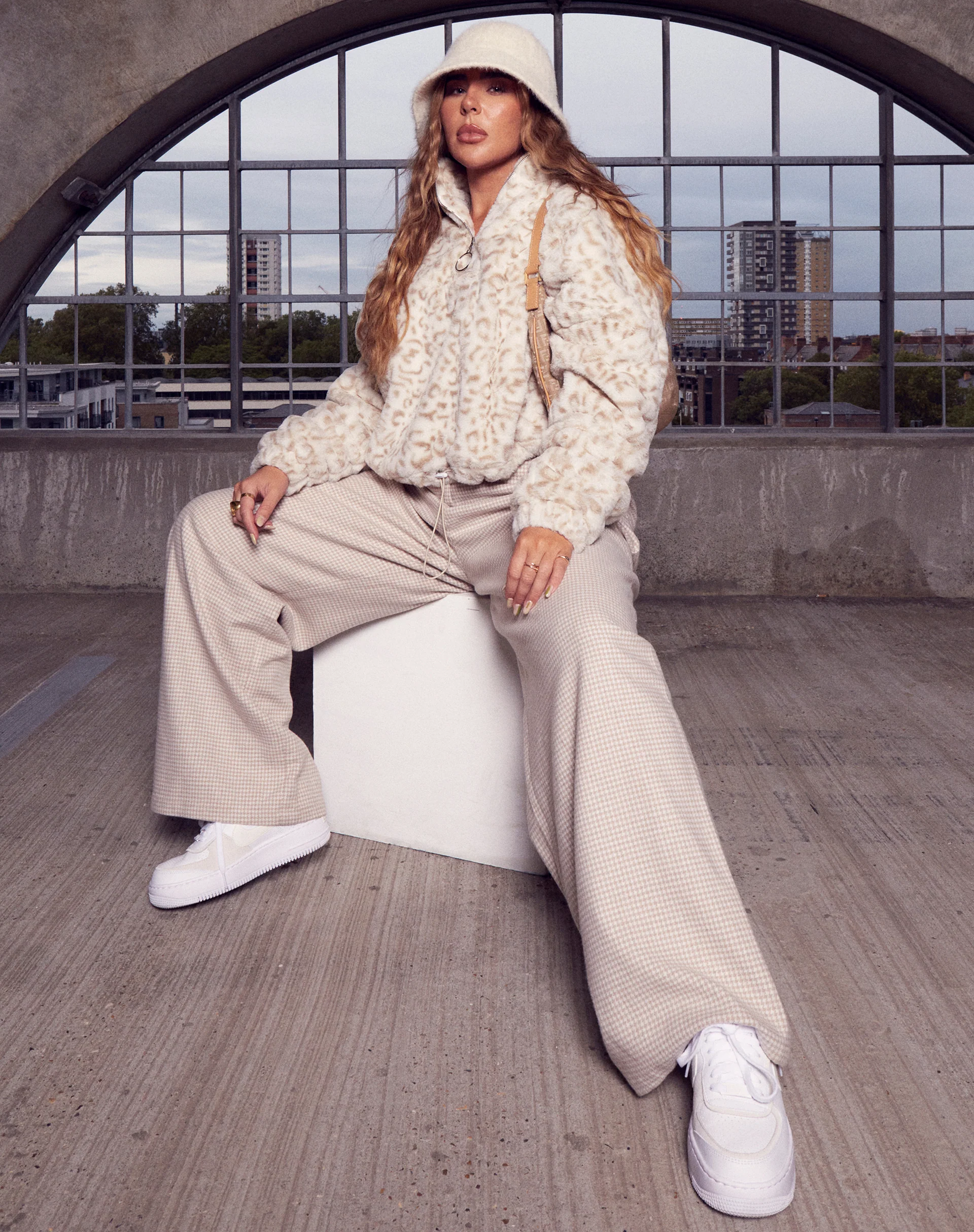 Yeva Trouser in Neutral Houndstooth - Image 4
