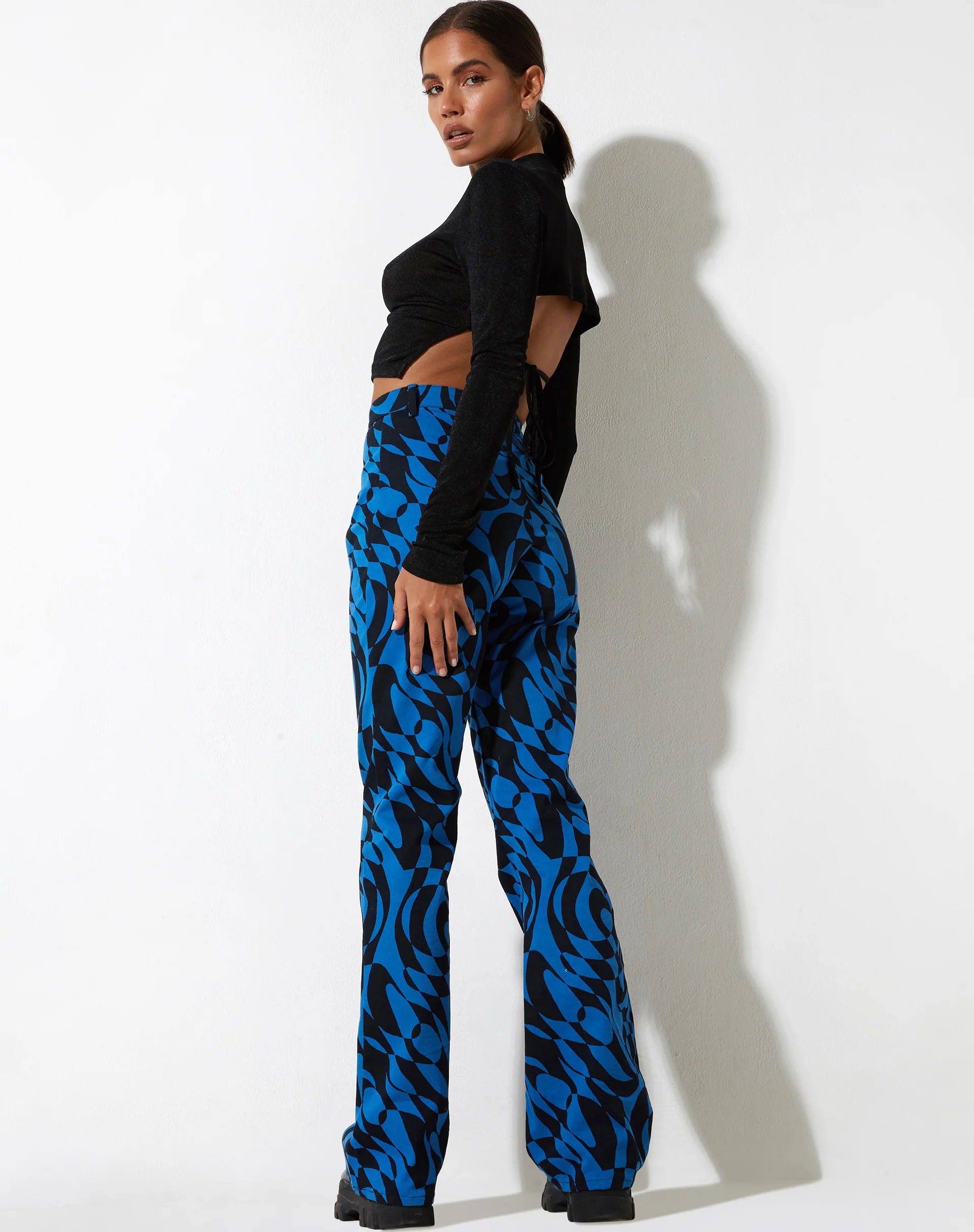 Zoven Trouser in Irregular Optic Blue - Image 4