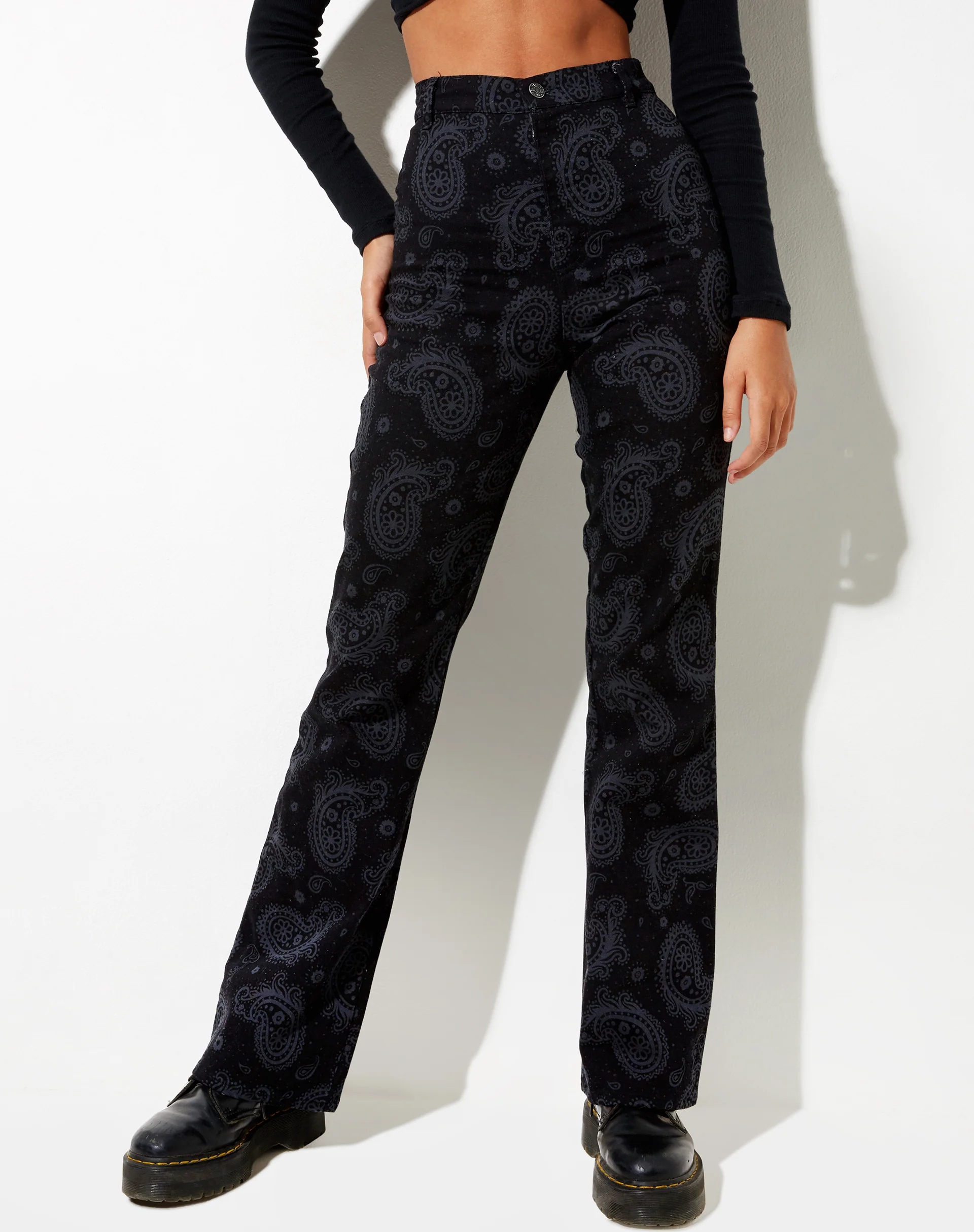 Zoven Flare Trouser in Persian Night Black - Image 3