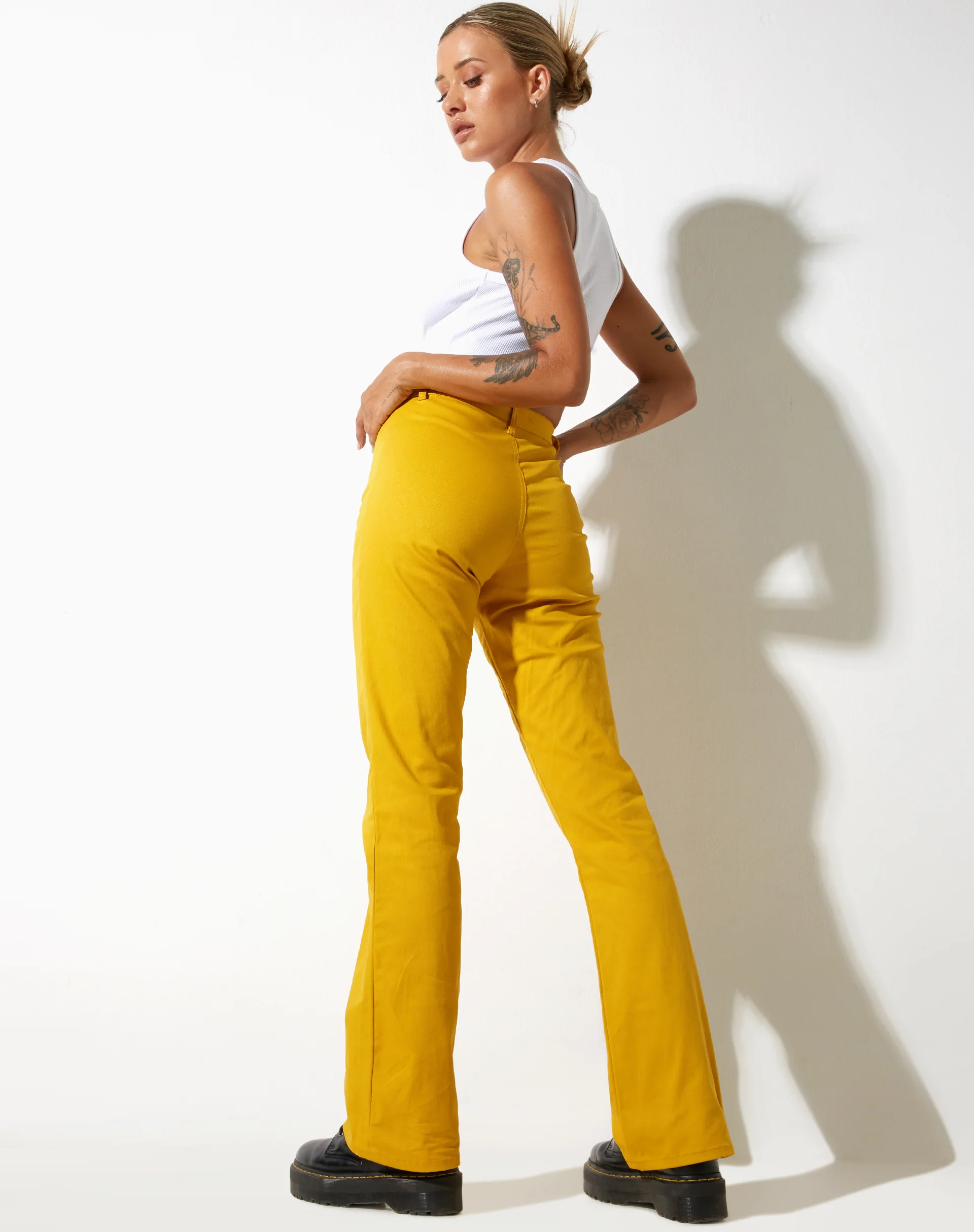 Zoven Flare Trouser in Twill Sulfur Mustard - Image 2